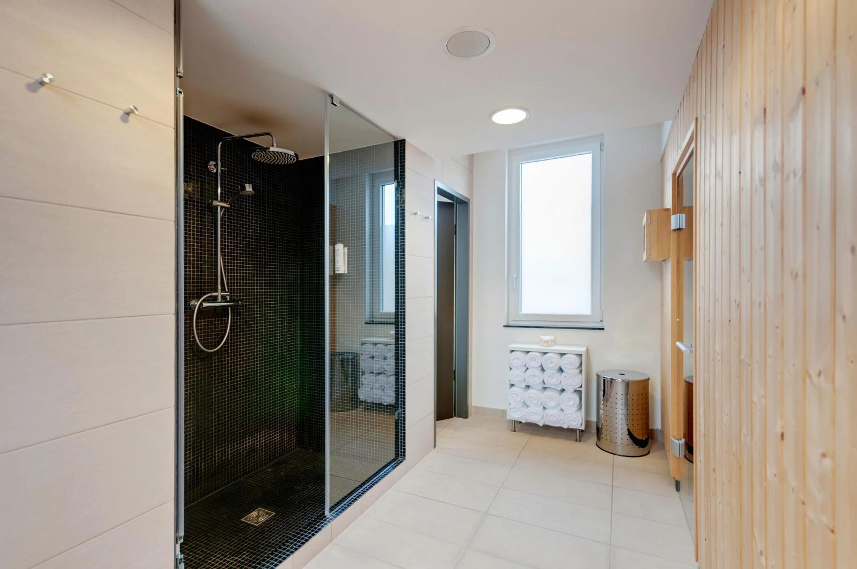 Shower in INNSiDE by Meliá Berlin Mitte