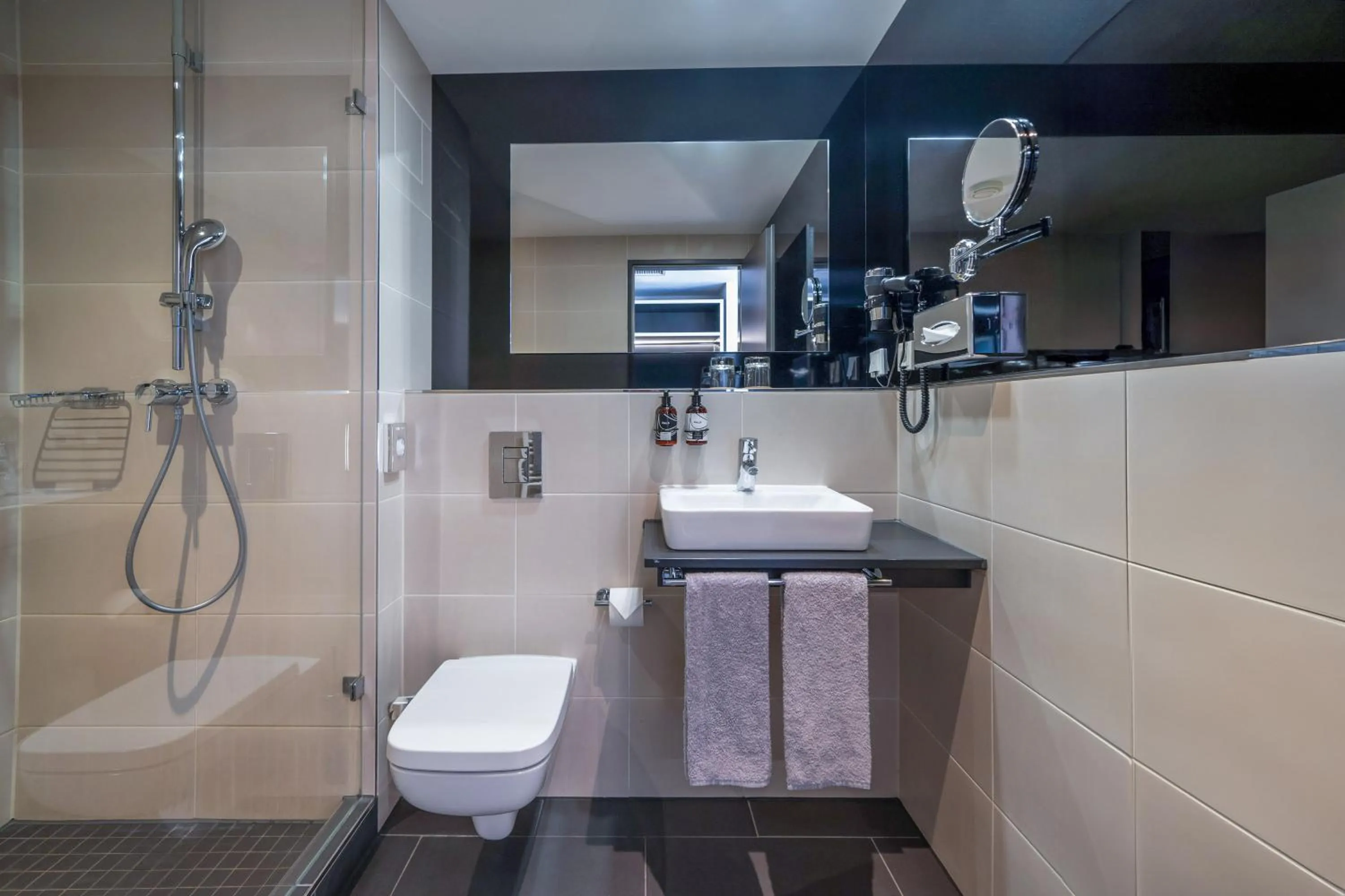 Shower in INNSiDE by Meliá Berlin Mitte