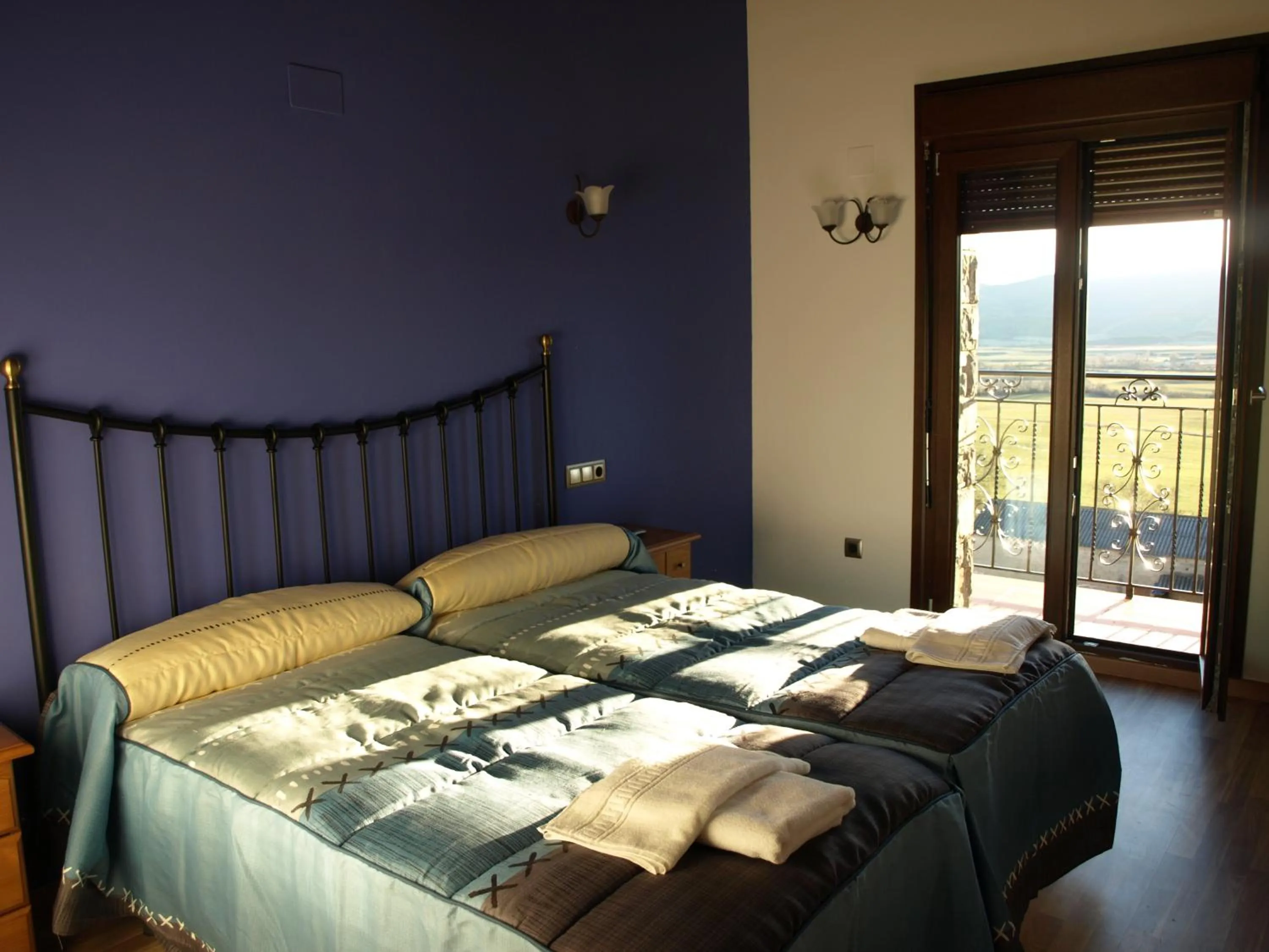 Photo of the whole room, Bed in El Churrón