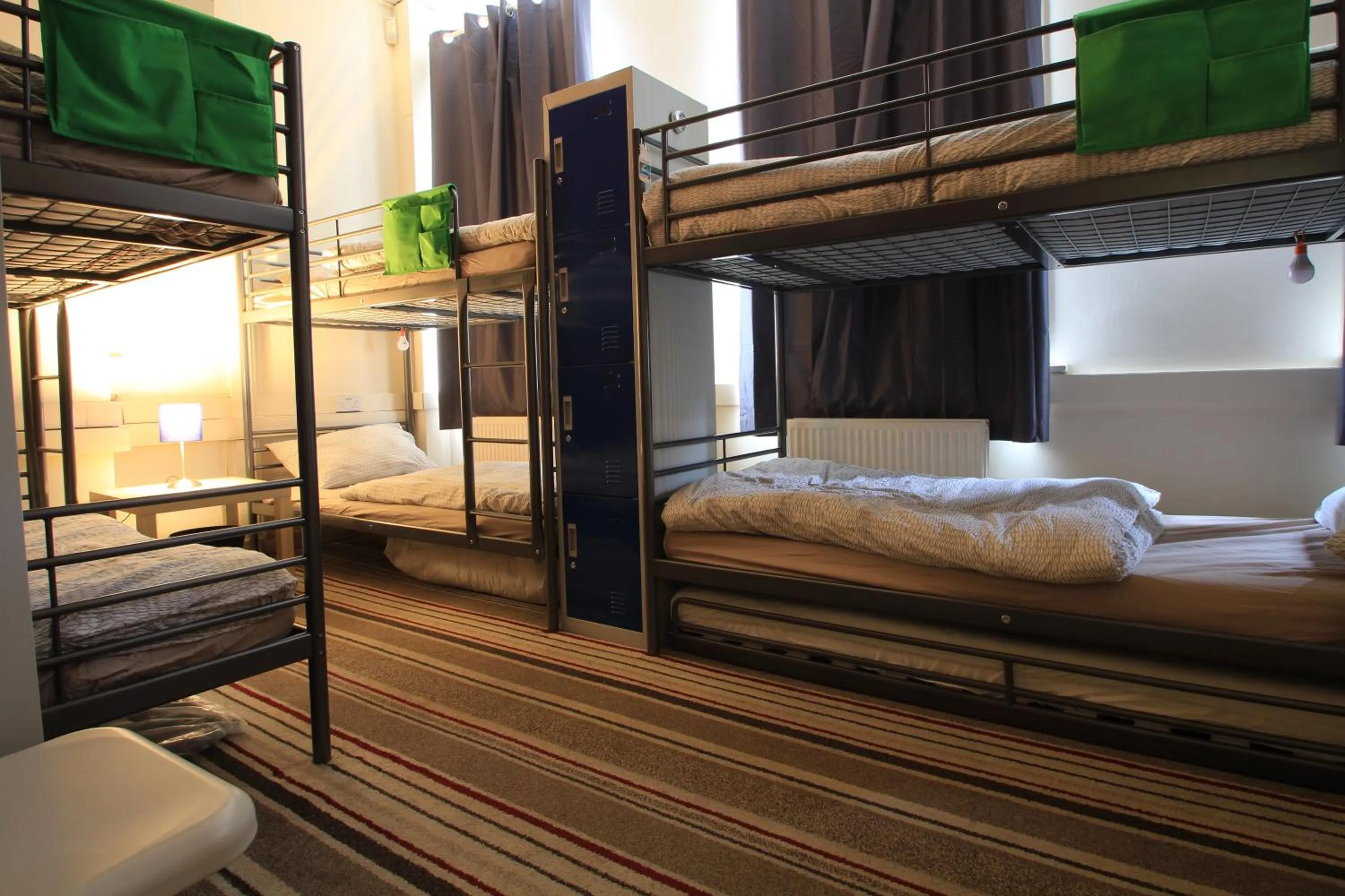 group of guests, Bed in Hull Trinity Backpackers