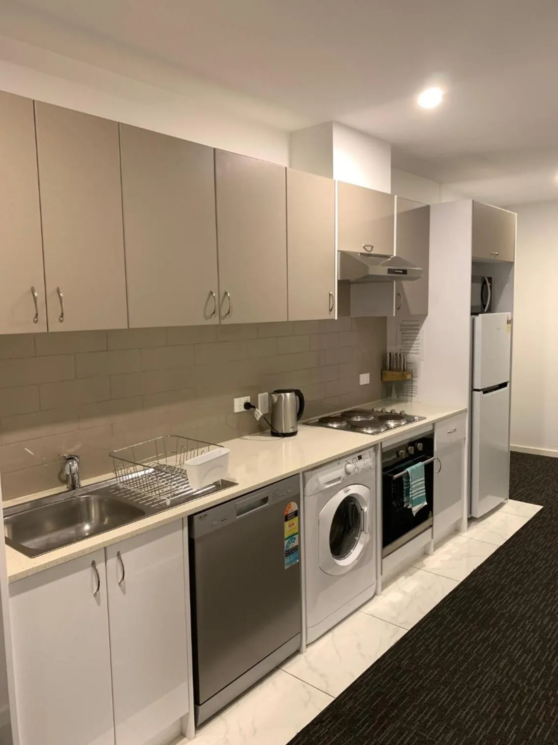 Kitchen or kitchenette in The Palms Apartments