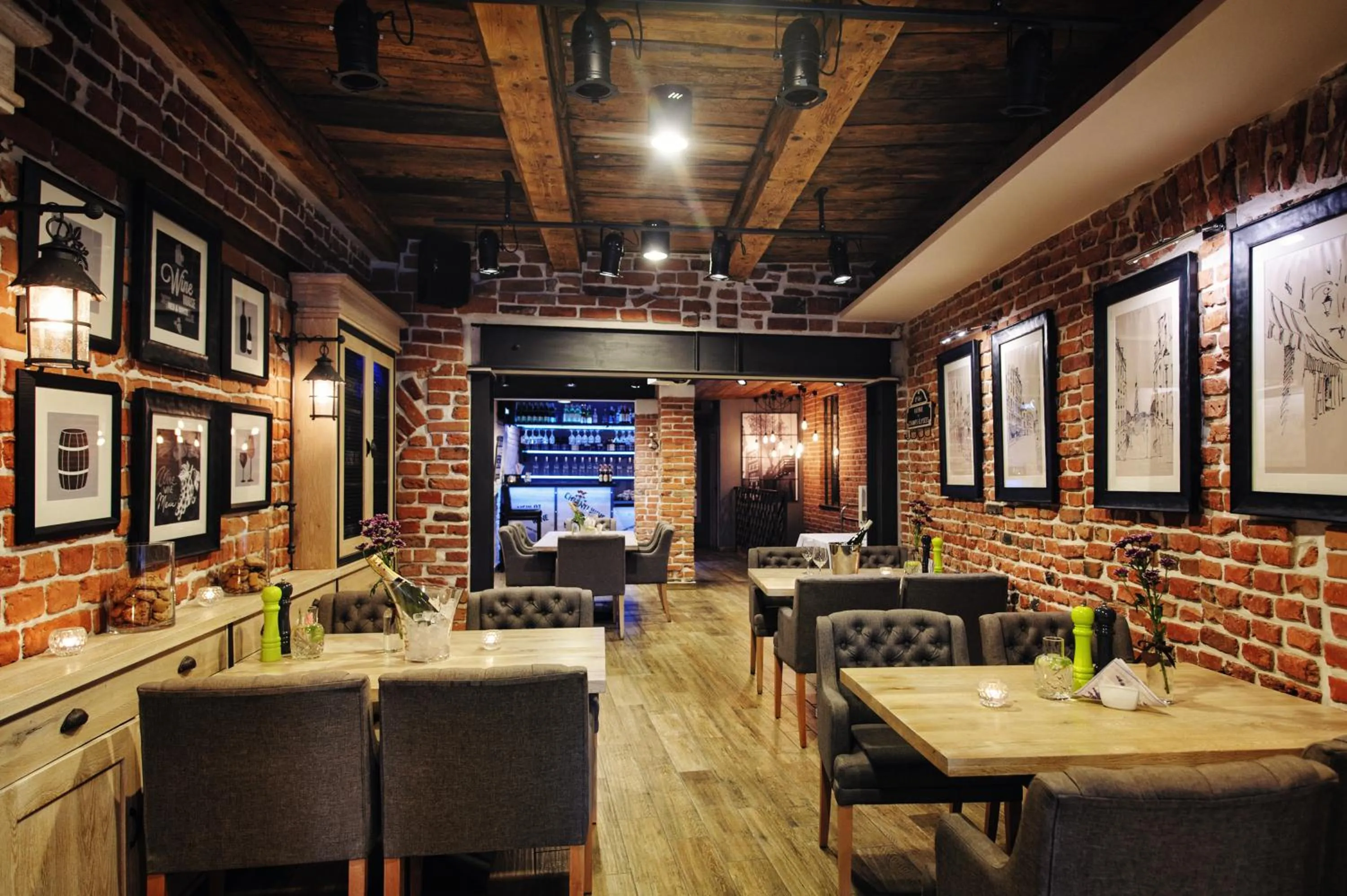 Restaurant/places to eat in Apartamenty Chleb i Wino Toruń