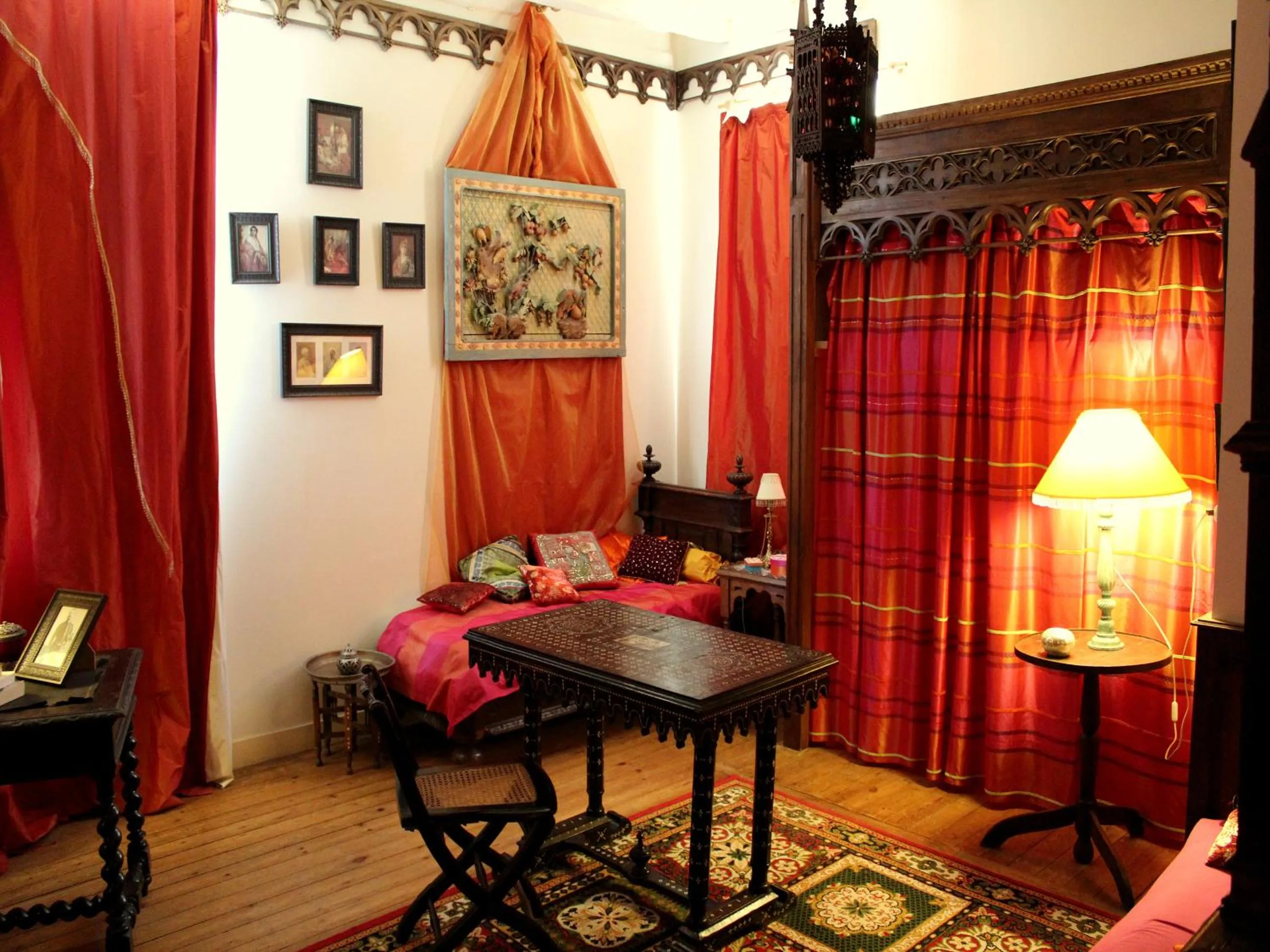 Seating area, Bed in Château De Chambiers