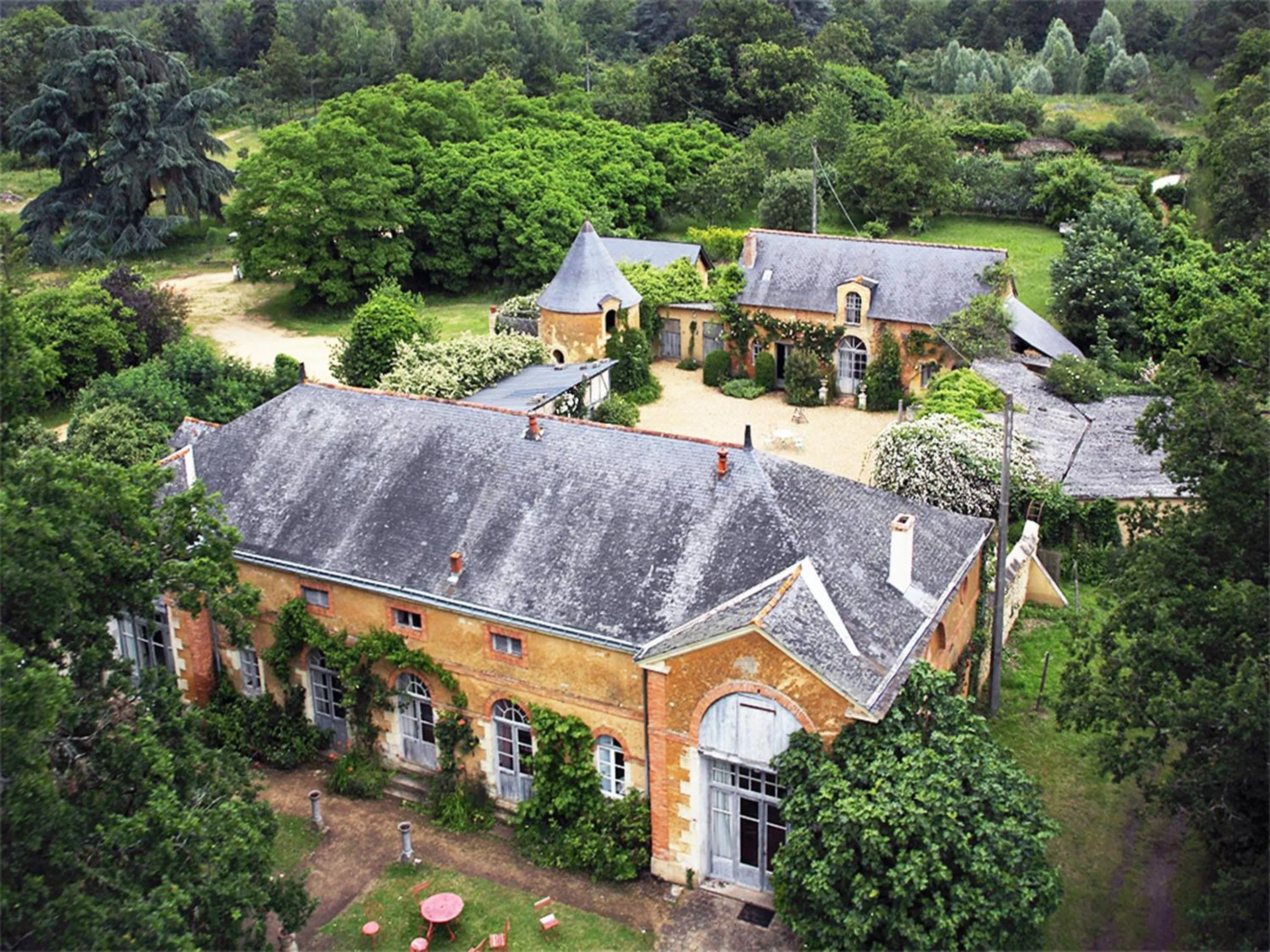 Facade/entrance in Château De Chambiers