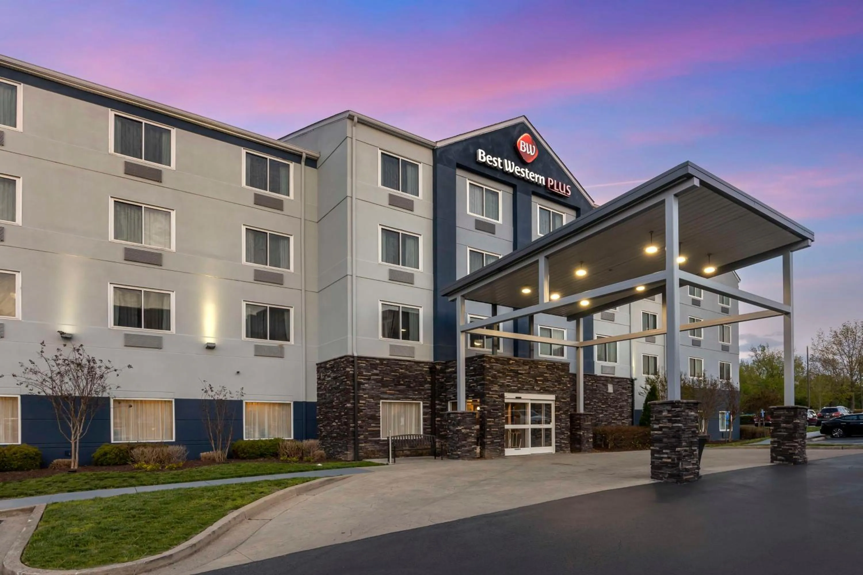 Property building in Best Western Plus Nashville Airport Hotel - BNA