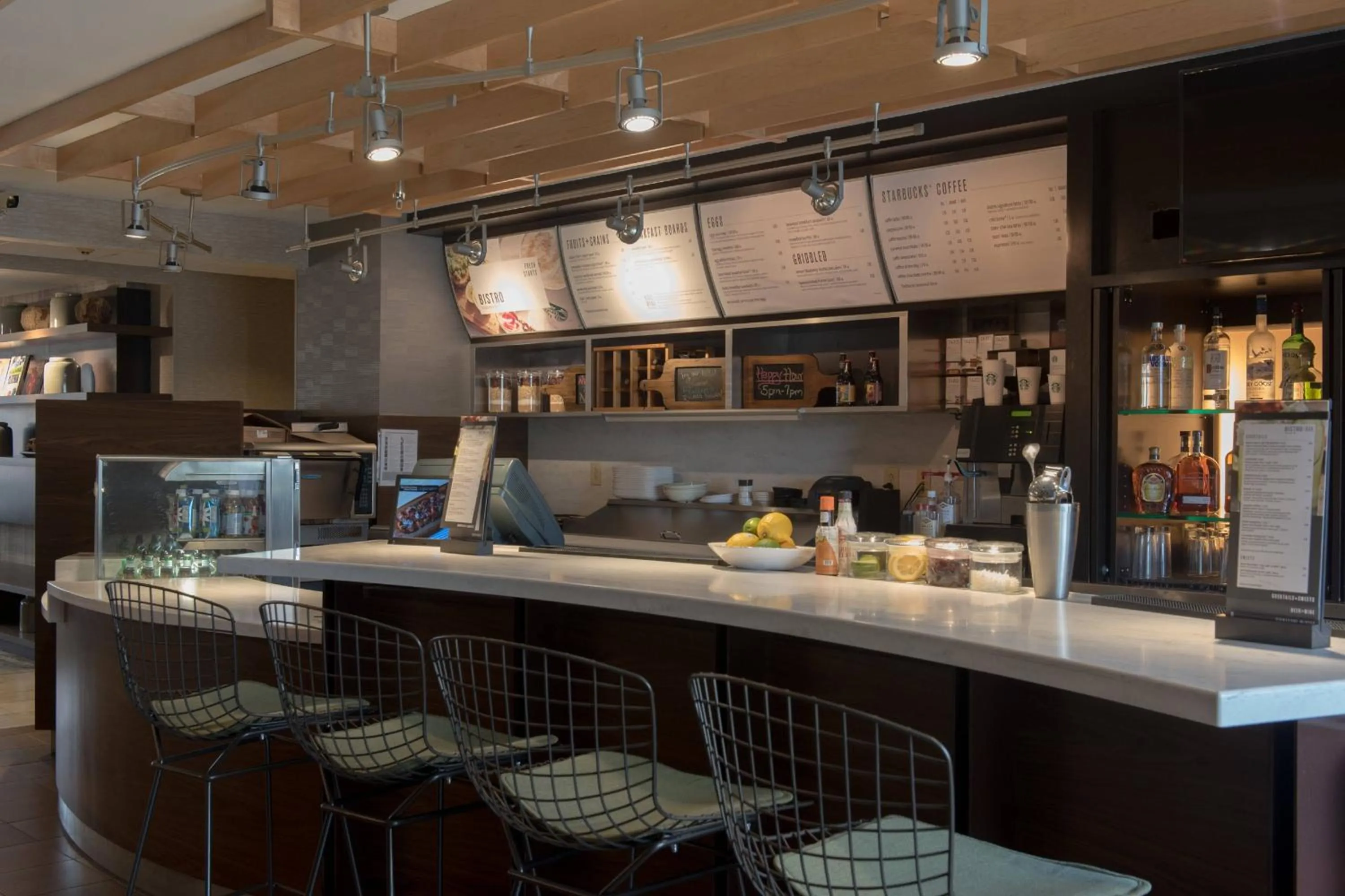 Restaurant/places to eat in Courtyard by Marriott Nashville at Opryland