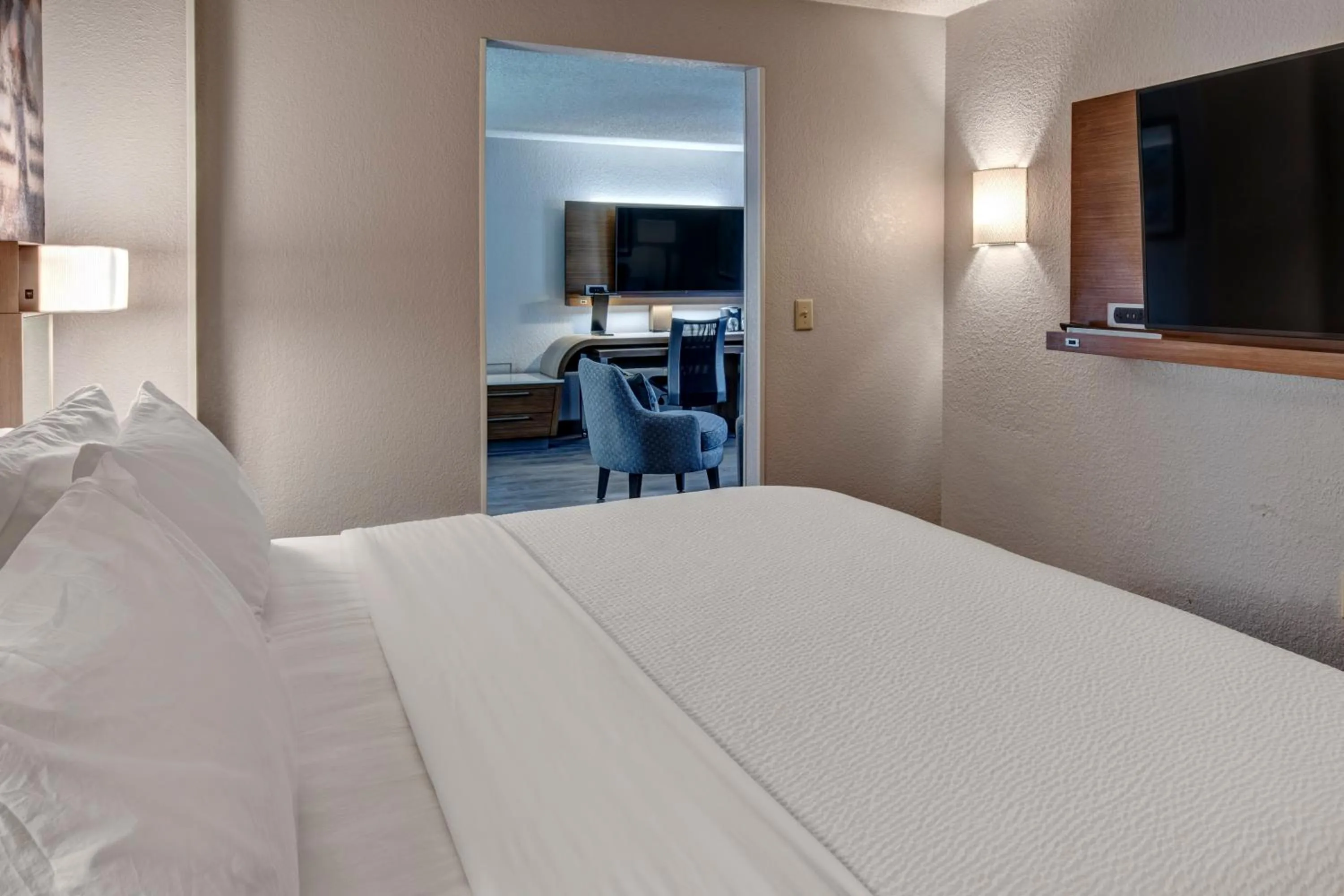 Bedroom, Bed in Courtyard by Marriott Nashville Vanderbilt West End