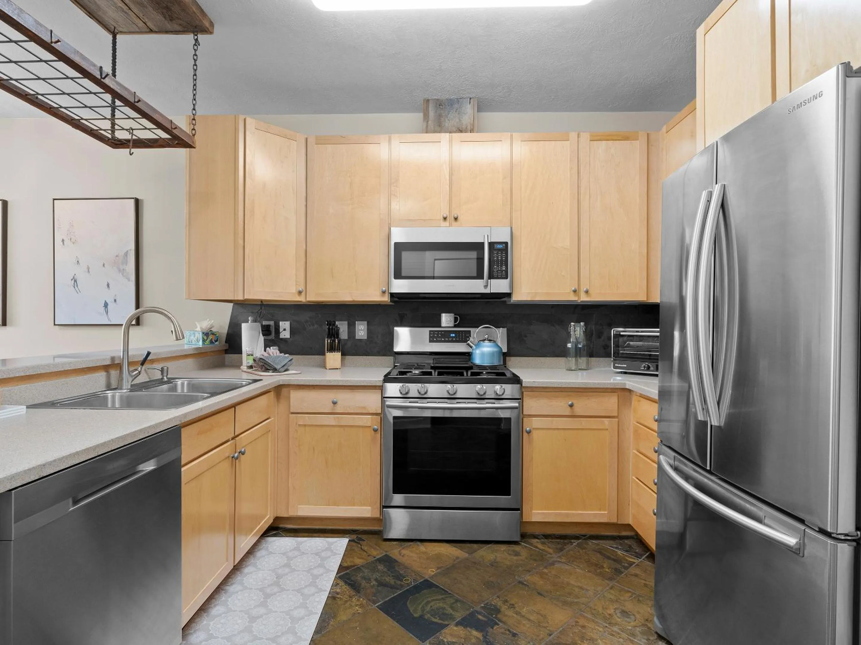 Kitchen or kitchenette in Crestview Condominiums by All Seasons Resort Lodging