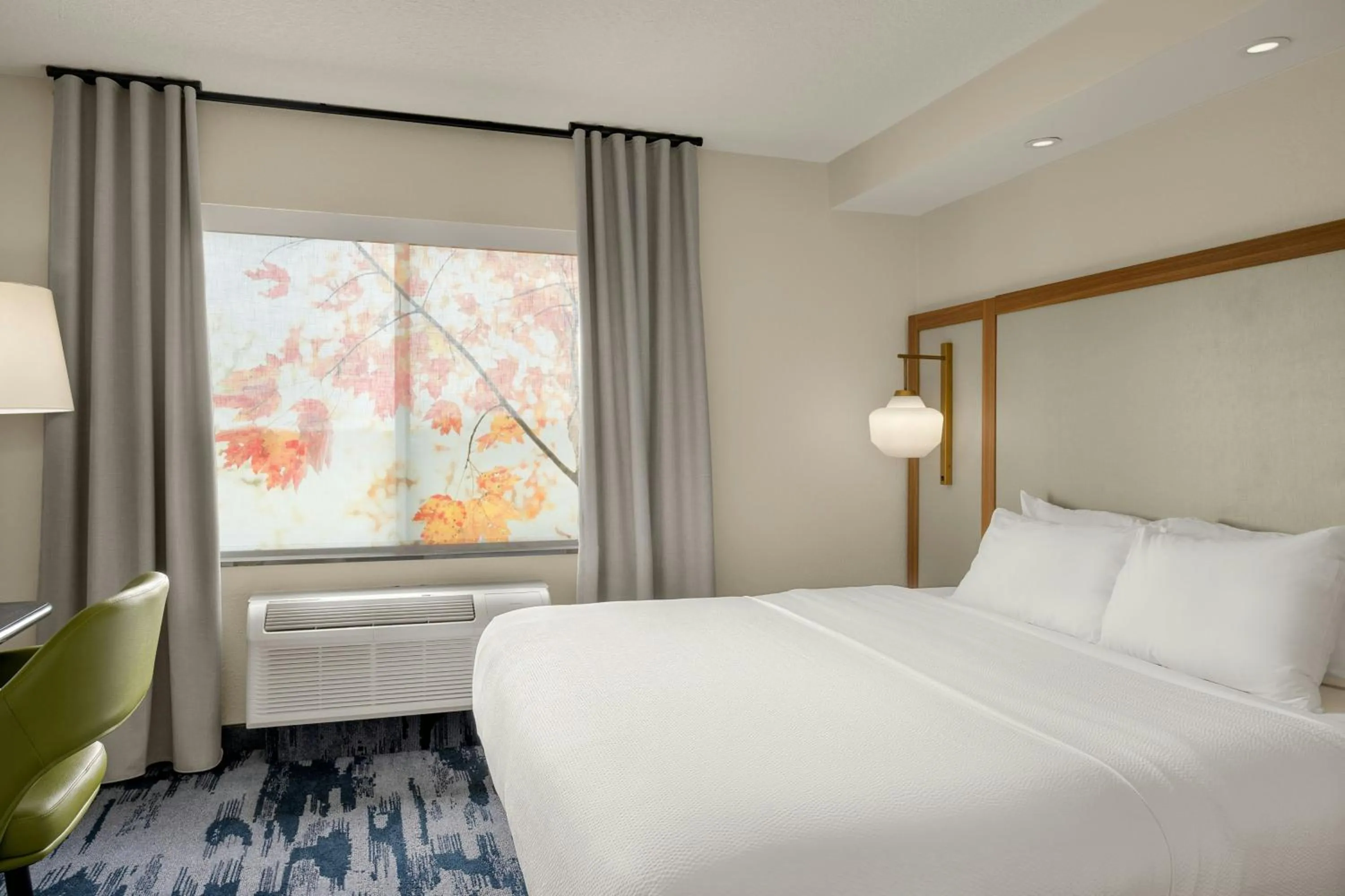 Bedroom, Bed in Fairfield Inn & Suites Bloomington