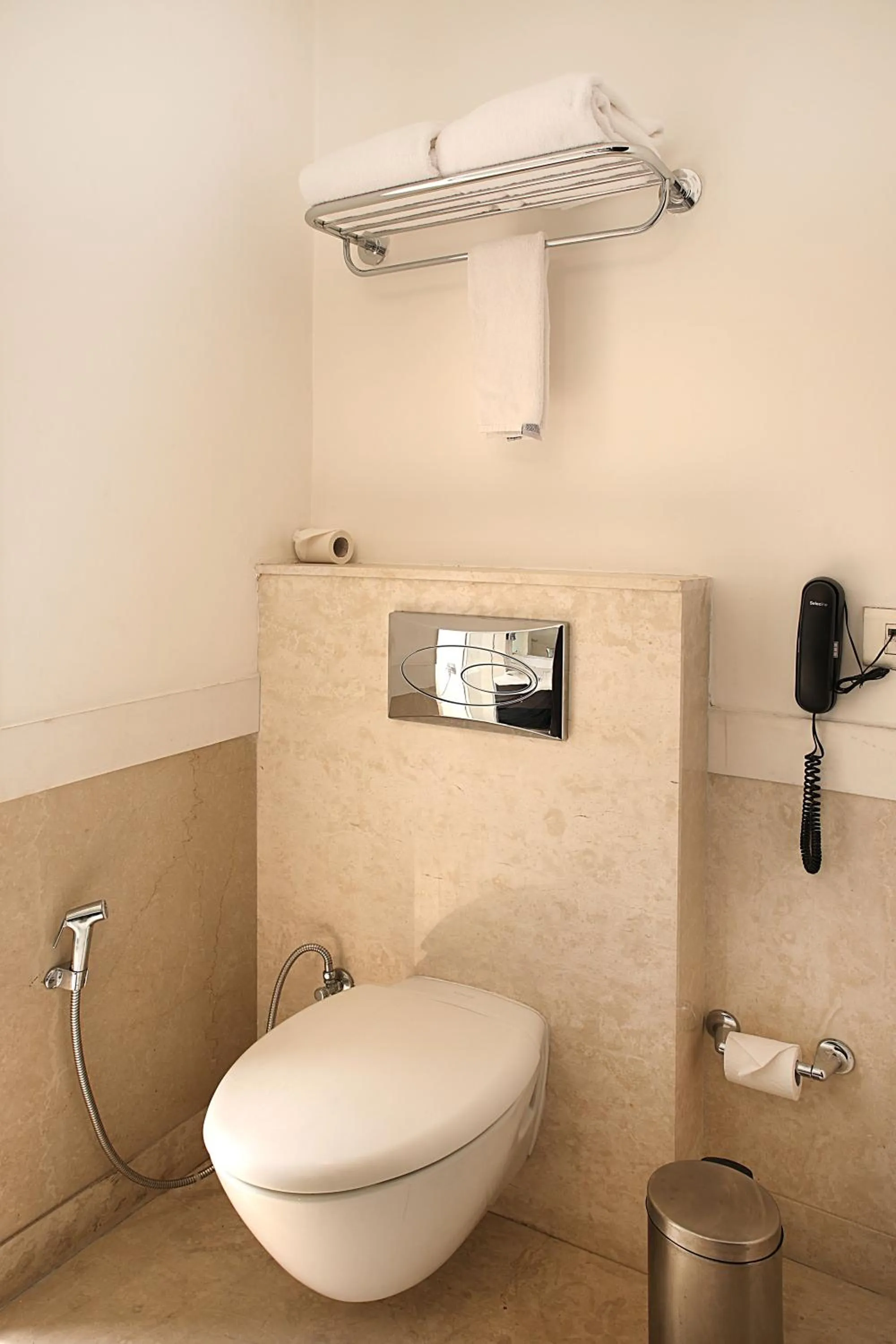 Bathroom in Inde Hotel Huda City Centre Vista Woods, Gurgaon
