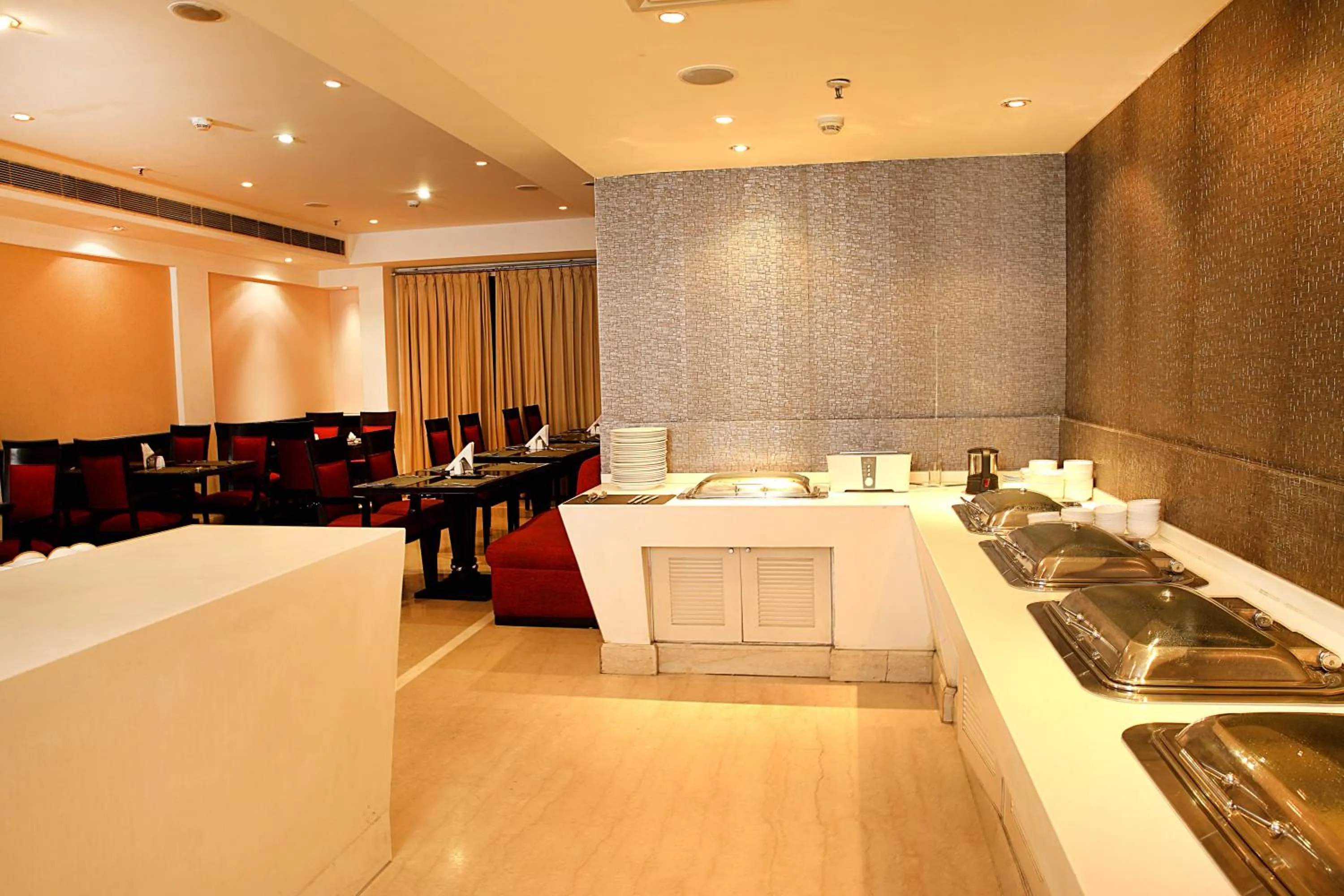 Restaurant/places to eat in Inde Hotel Huda City Centre Vista Woods, Gurgaon