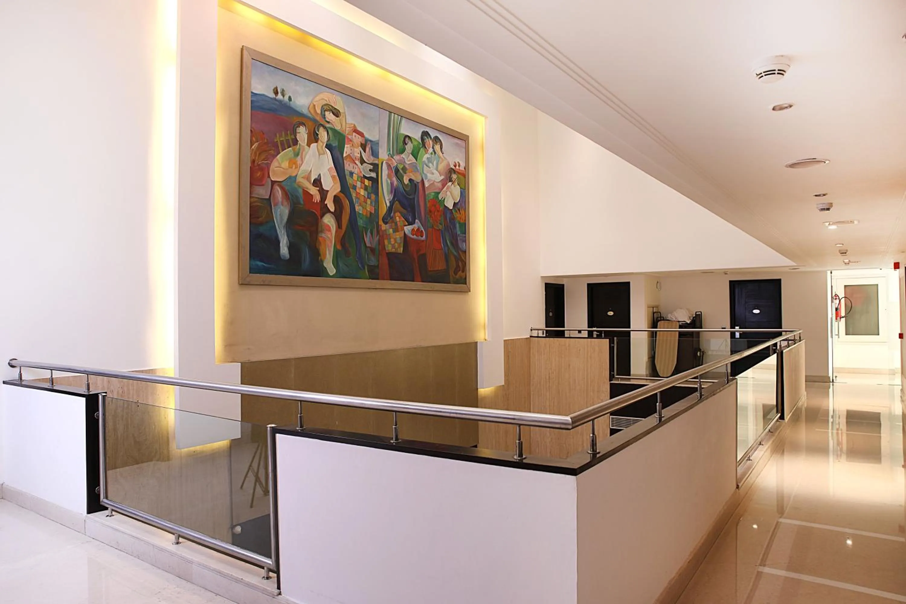 Area and facilities in Inde Hotel Huda City Centre Vista Woods, Gurgaon