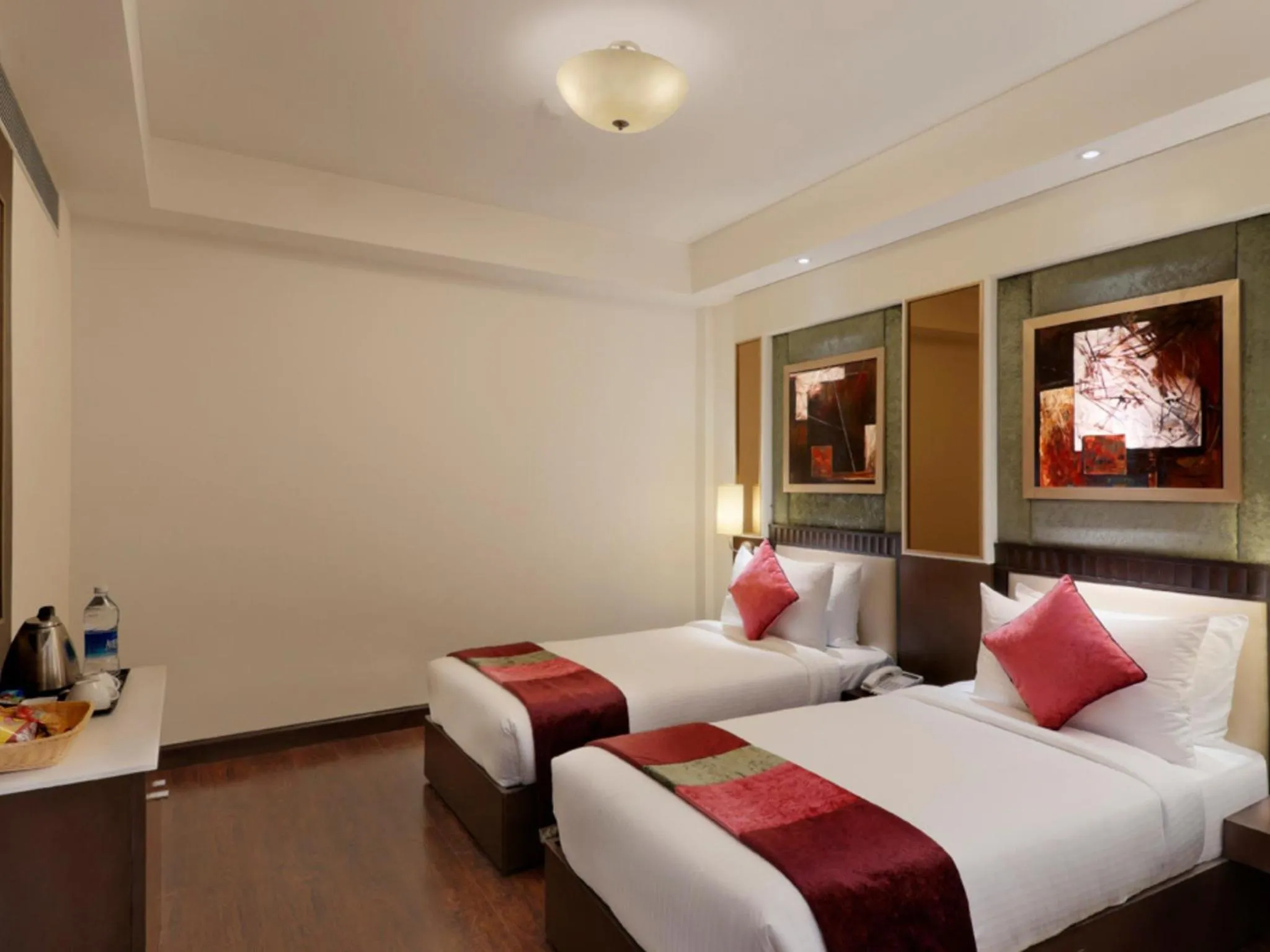 Bed in Inde Hotel Huda City Centre Vista Woods, Gurgaon