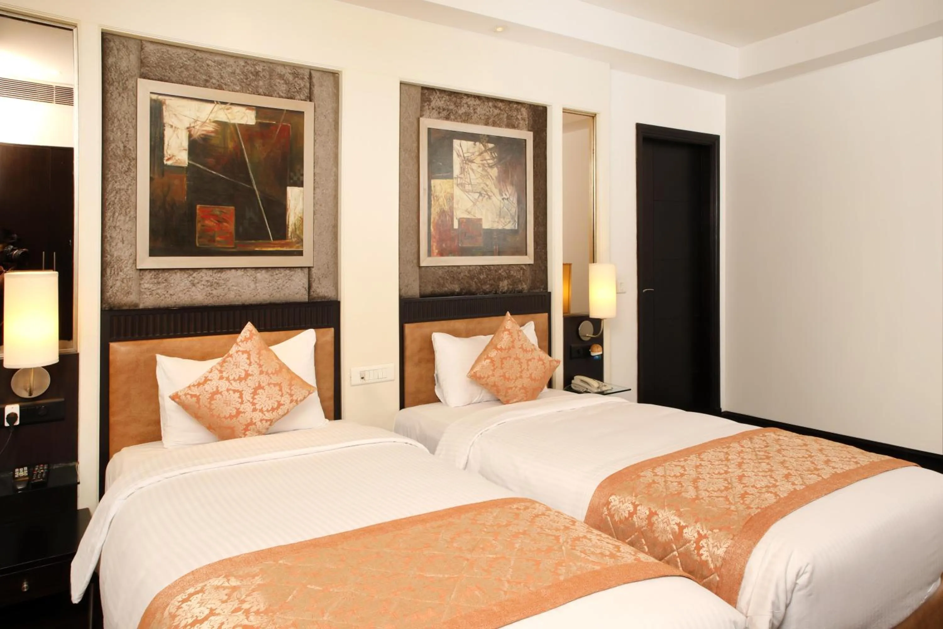 Bed in Inde Hotel Huda City Centre Vista Woods, Gurgaon