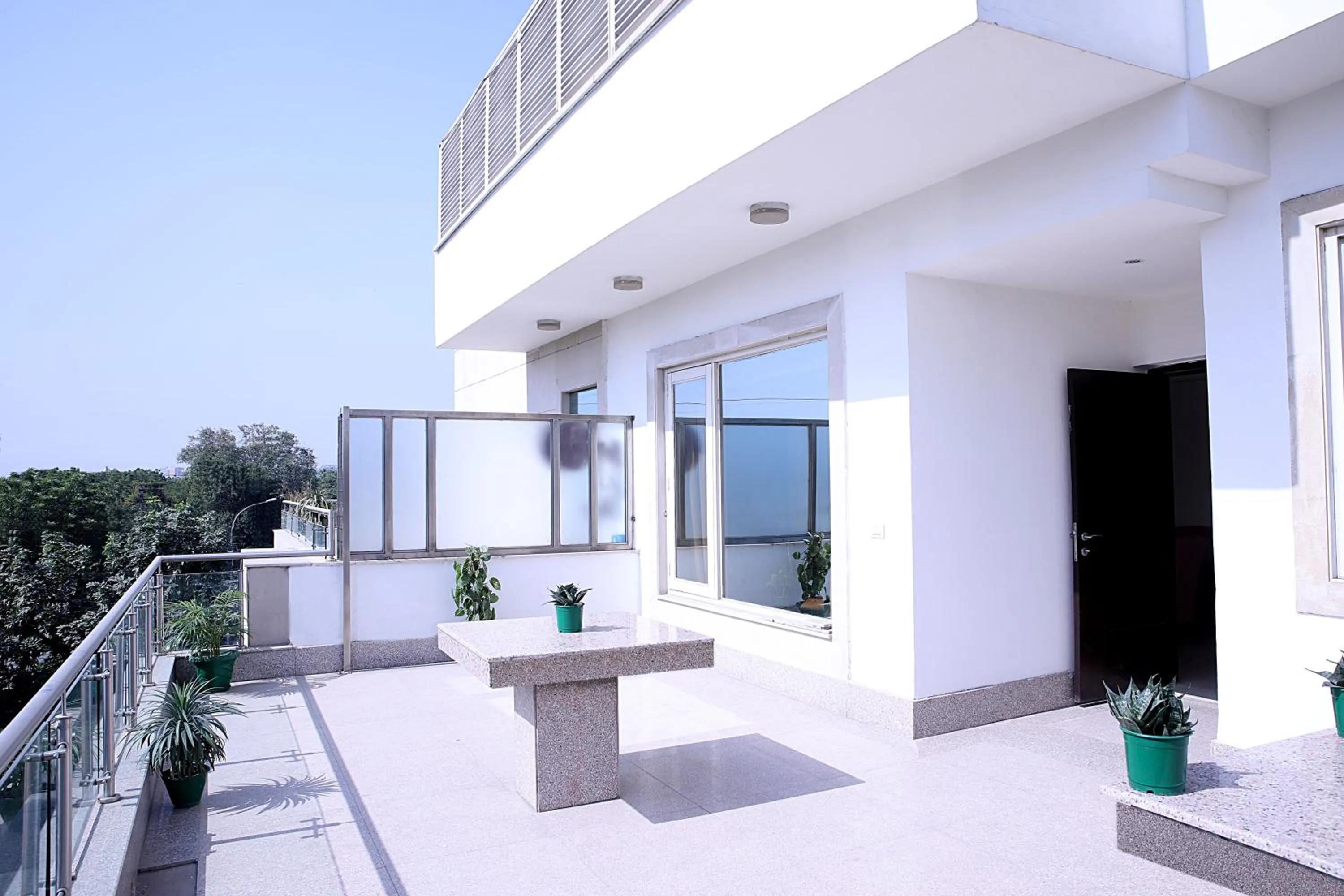 Balcony/Terrace in Inde Hotel Huda City Centre Vista Woods, Gurgaon
