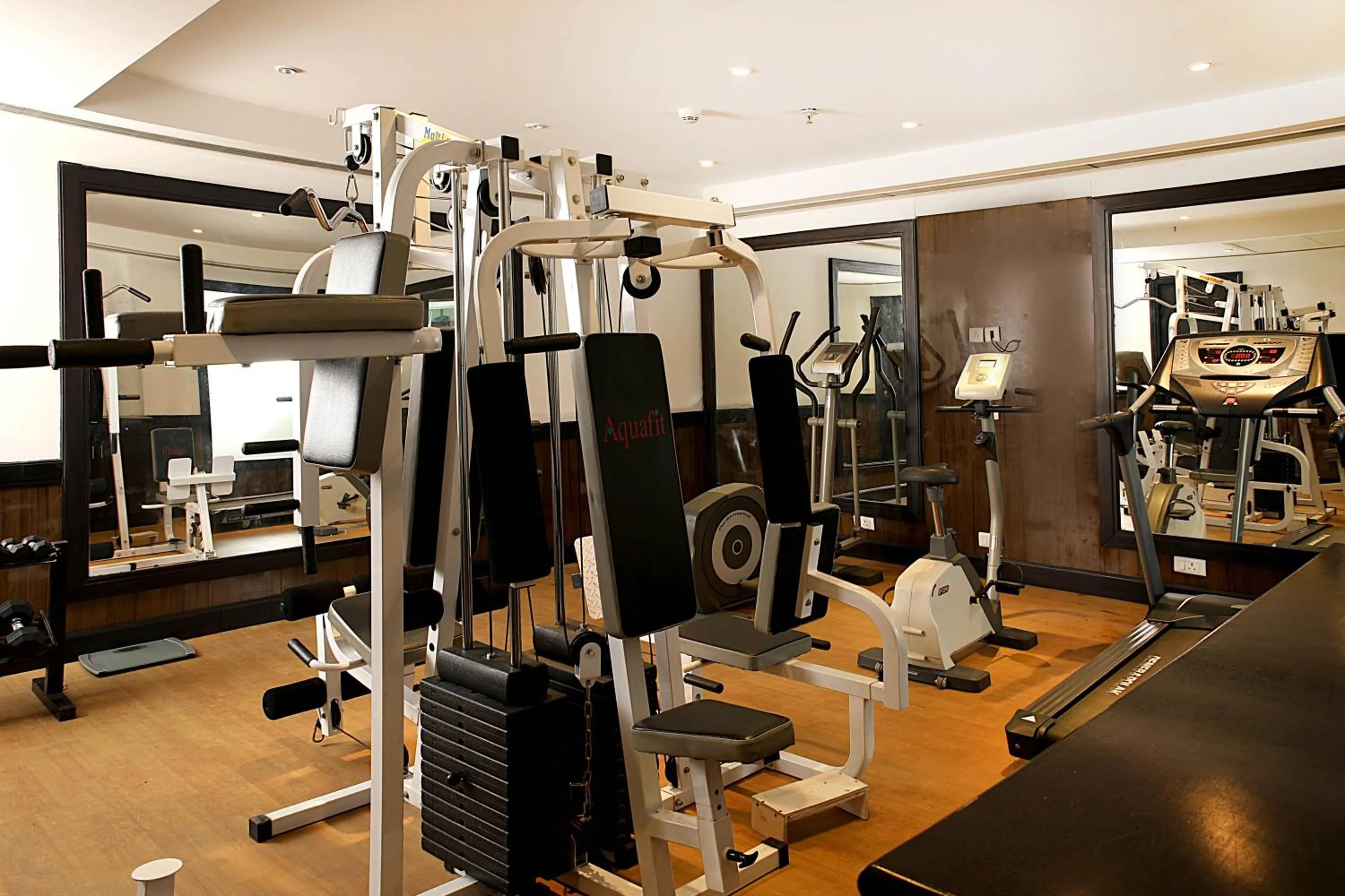 Fitness centre/facilities in Inde Hotel Huda City Centre Vista Woods, Gurgaon