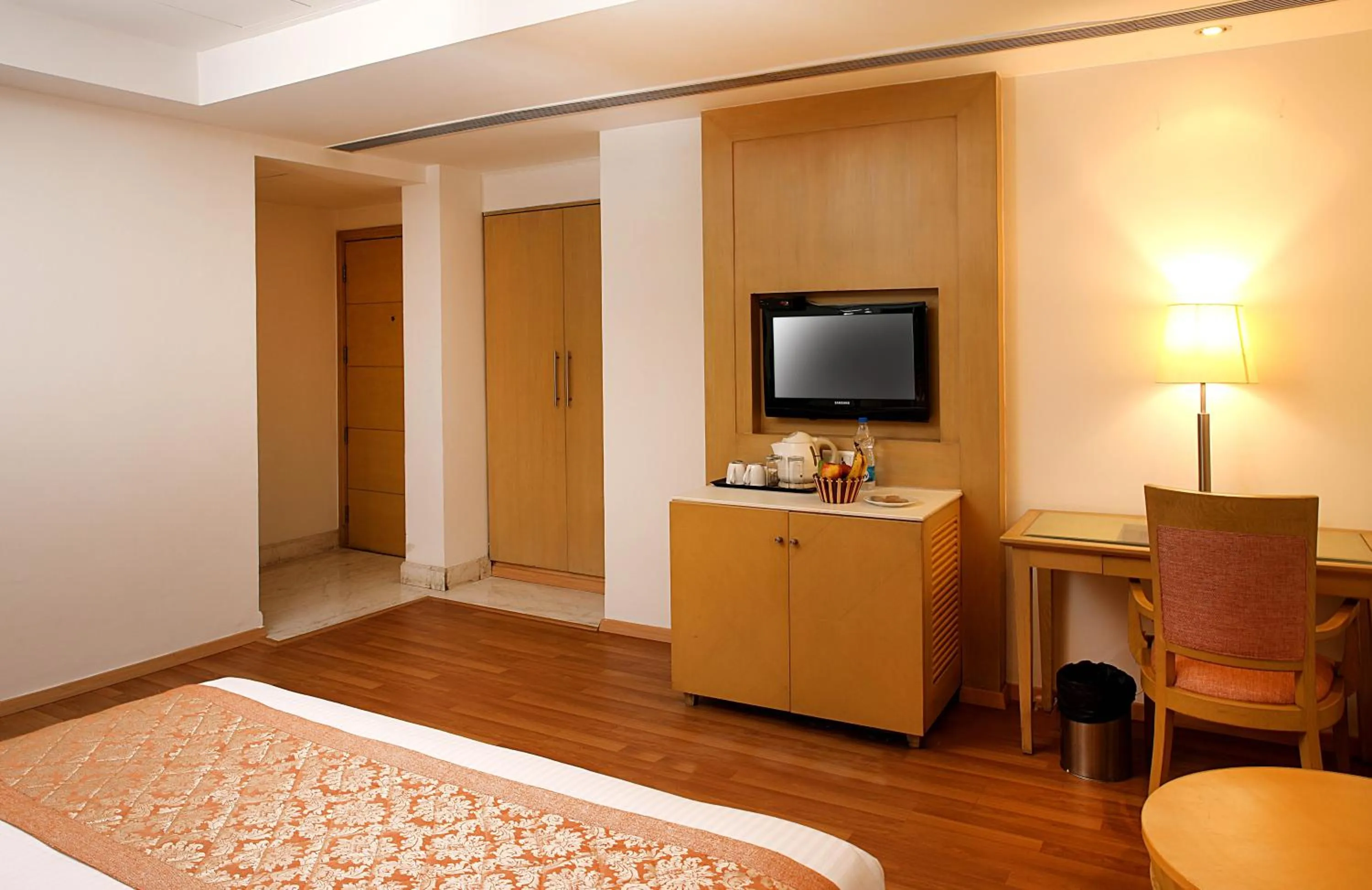 Bed in Inde Hotel Huda City Centre Vista Woods, Gurgaon