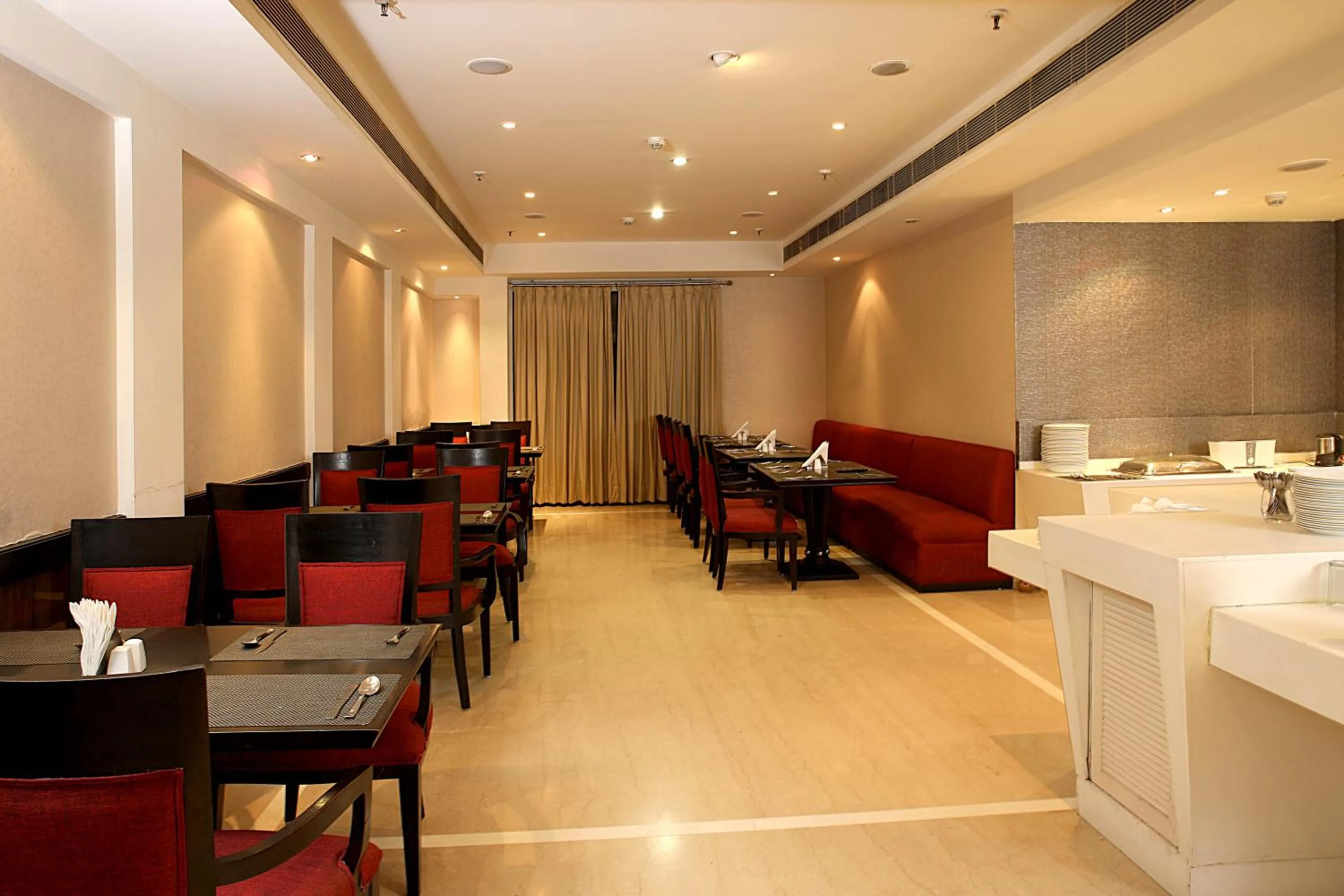 Restaurant/places to eat in Inde Hotel Huda City Centre Vista Woods, Gurgaon
