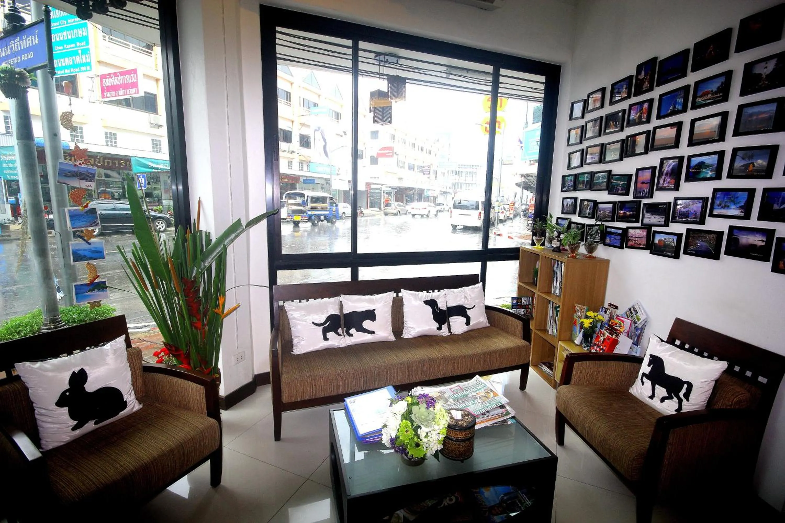 Living room in Myplace@Surat Hotel