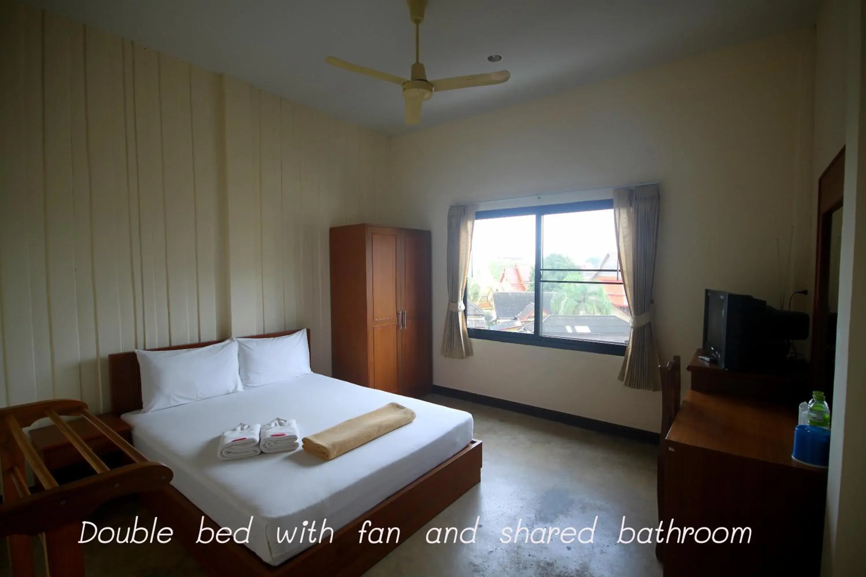 Double Room with Fan and Shared Bathroom in Myplace@Surat Hotel Double Room with Fan and Shared Bathroom in Myplace@Surat Hotel