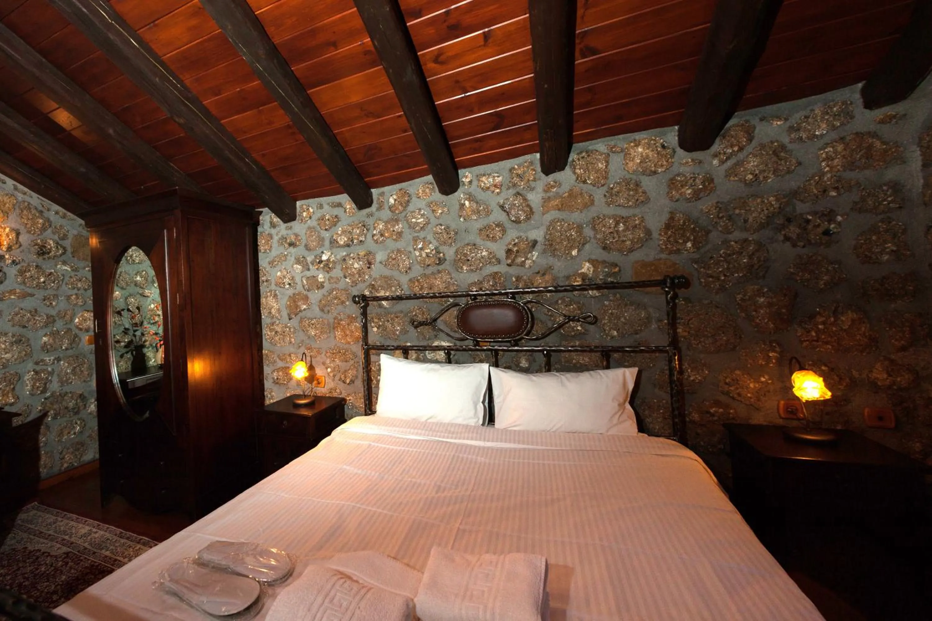 Bed in Pera Alonia Guest House