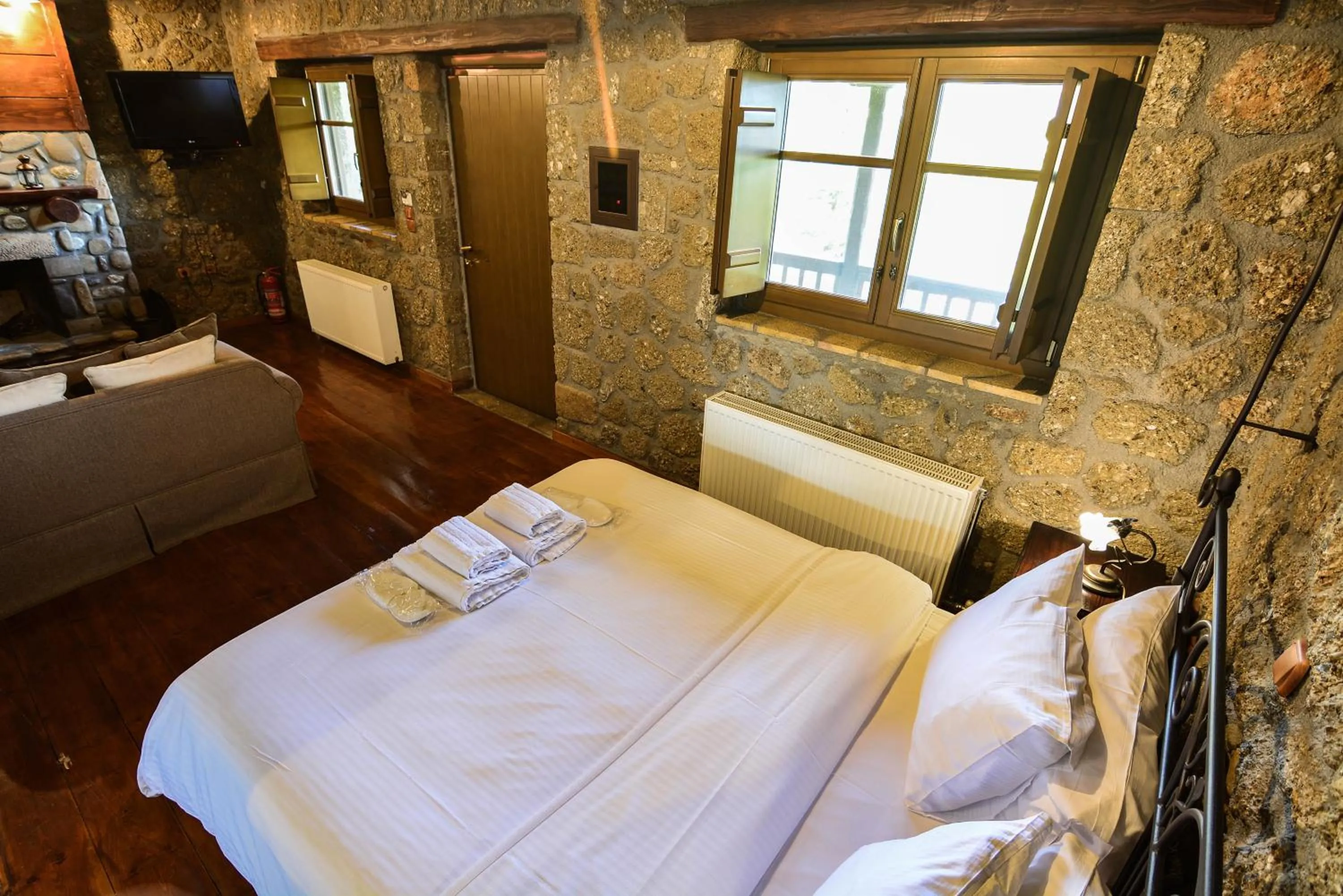 Bed in Pera Alonia Guest House