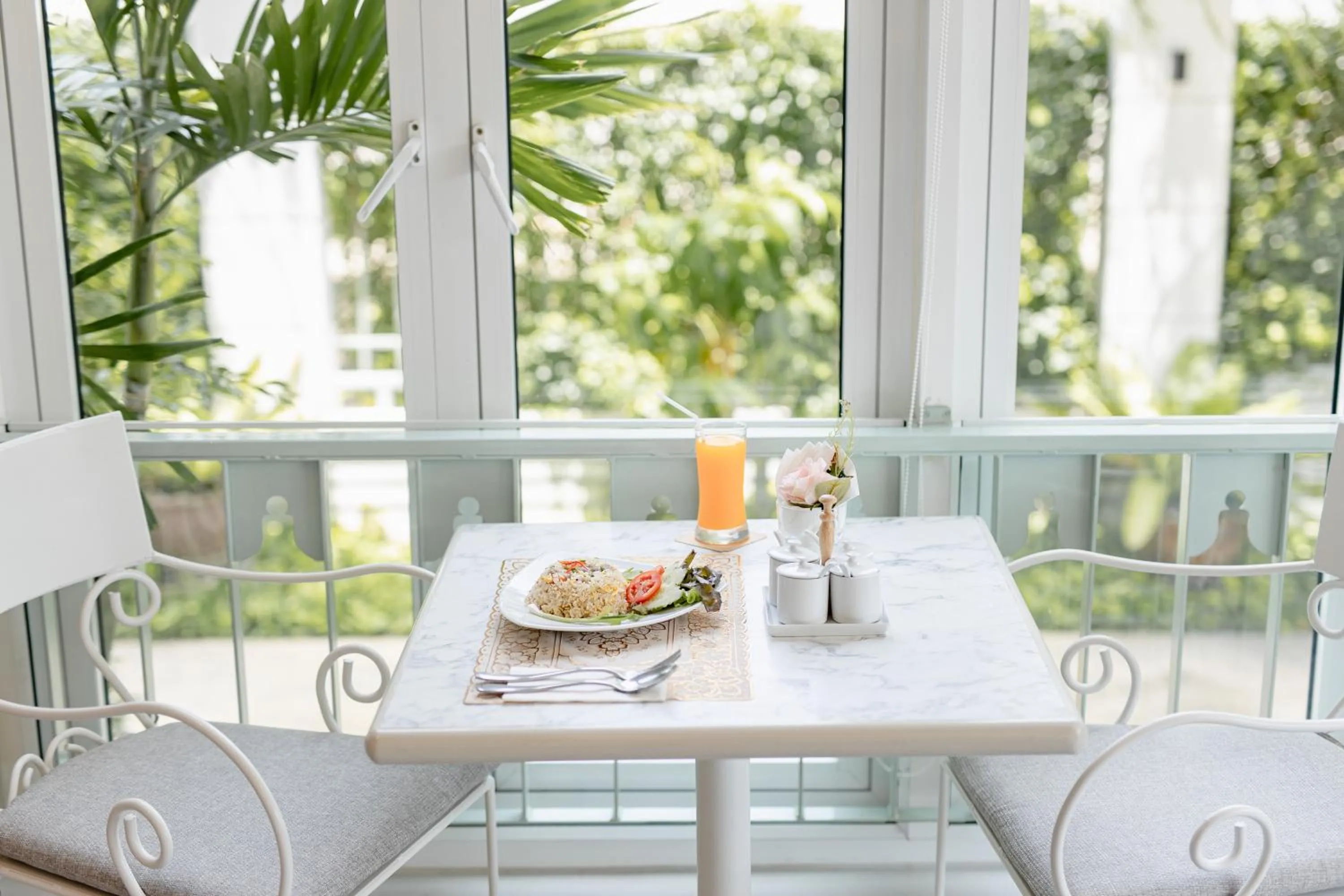 Food in Siam Tharadol