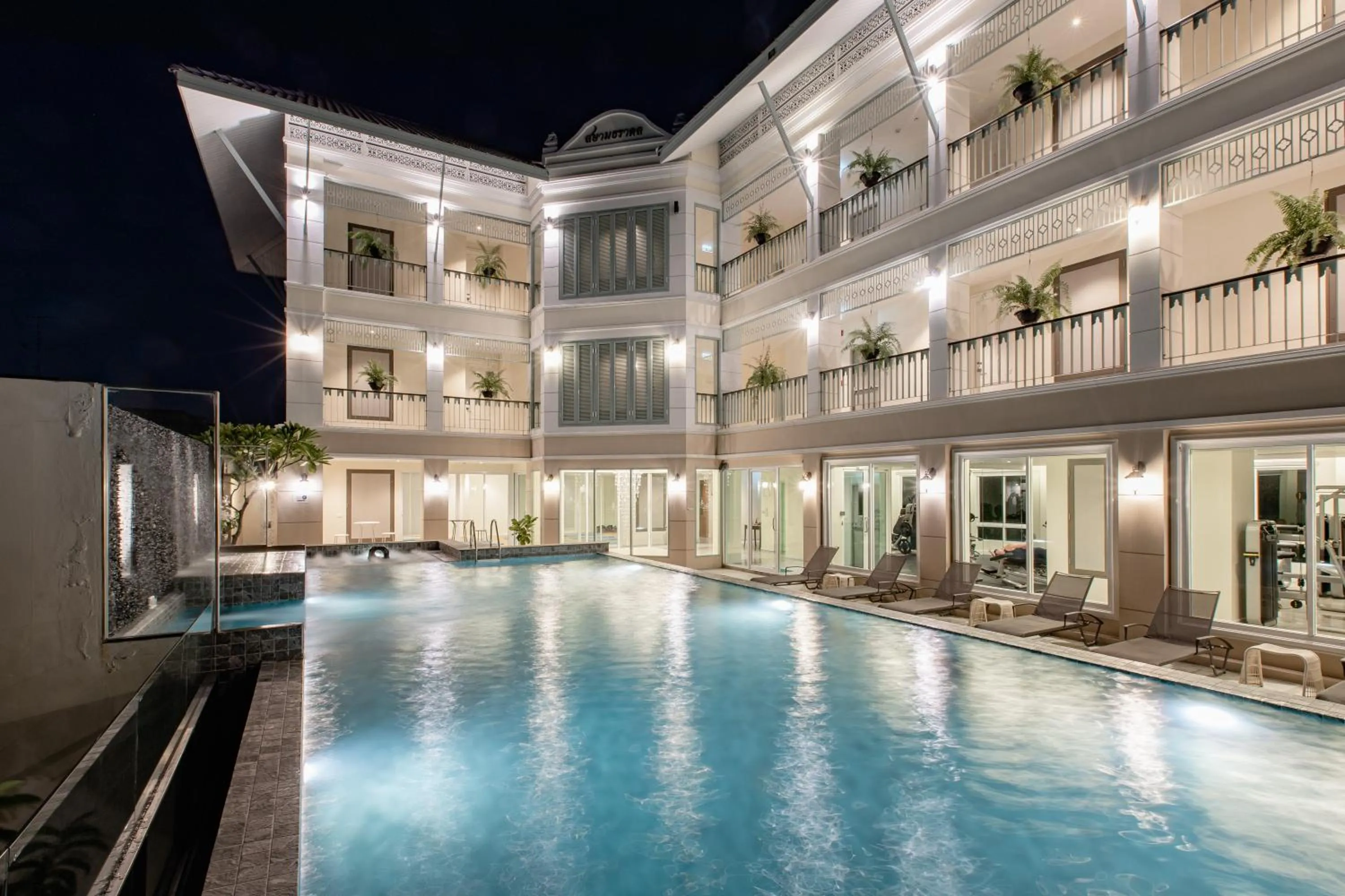 Property building in Siam Tharadol