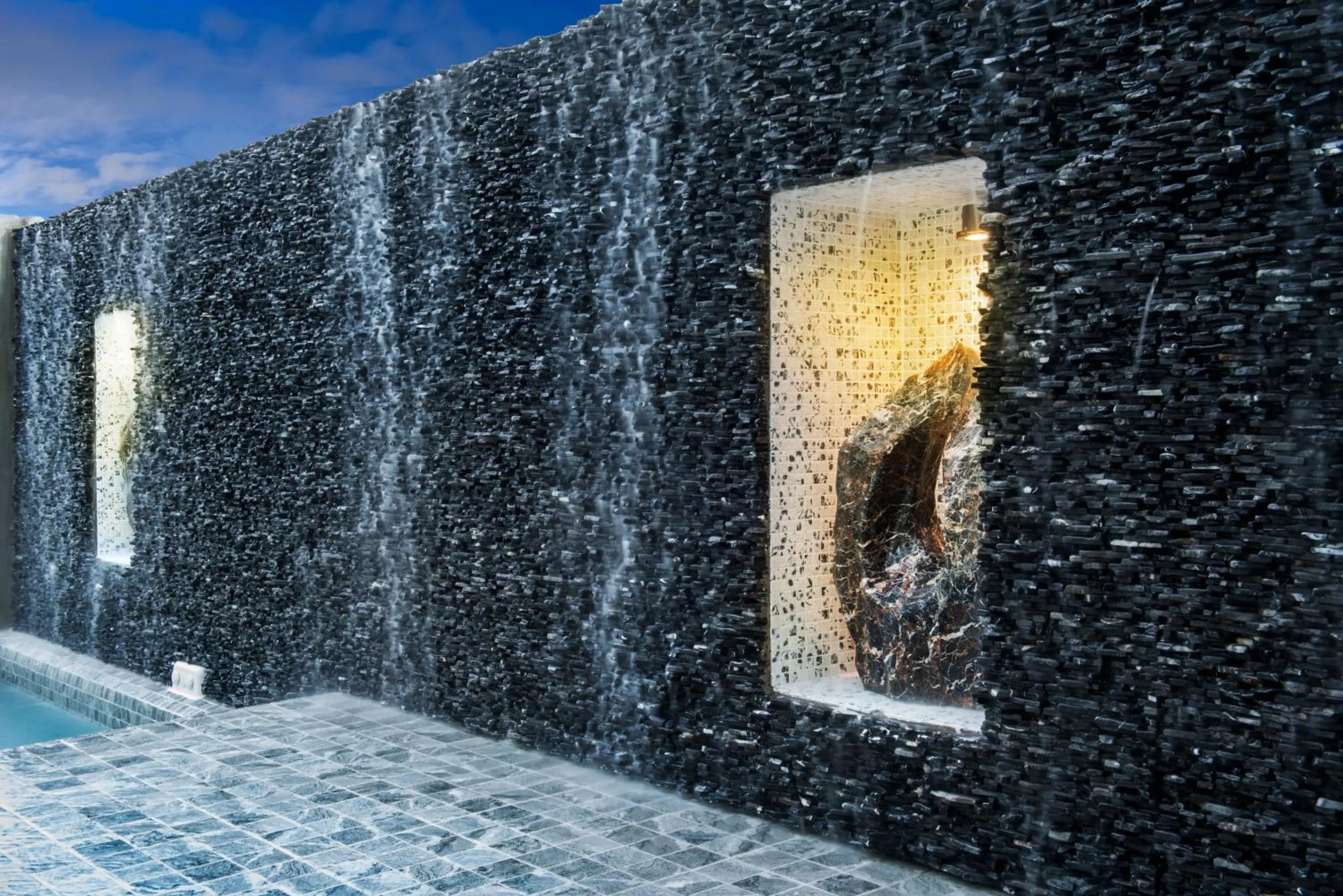 Swimming pool in Siam Tharadol