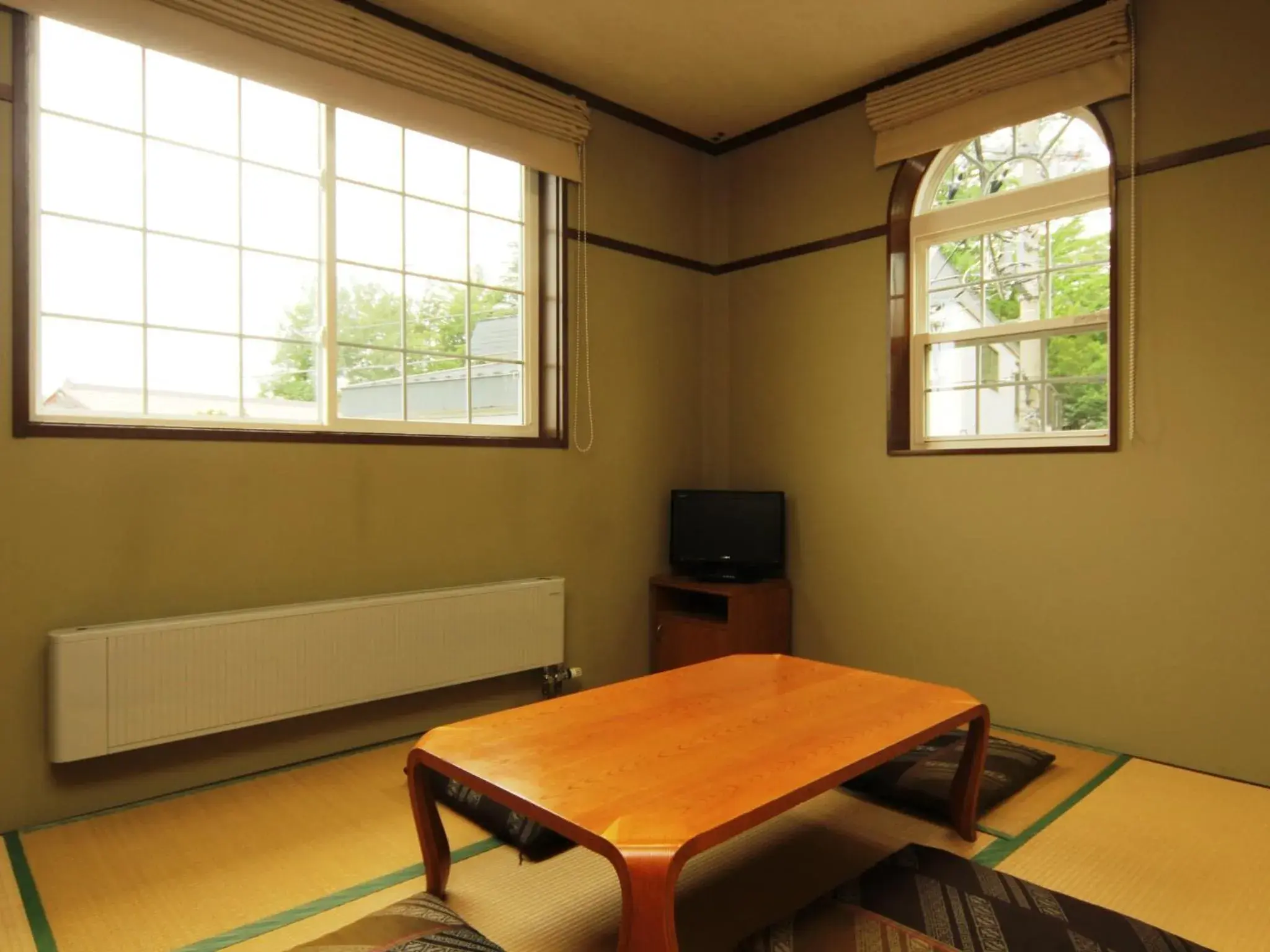 Twin Room with Tatami Area with Shared Bathroom in Pension Raisin Twin Room with Tatami Area with Shared Bathroom in Pension Raisin