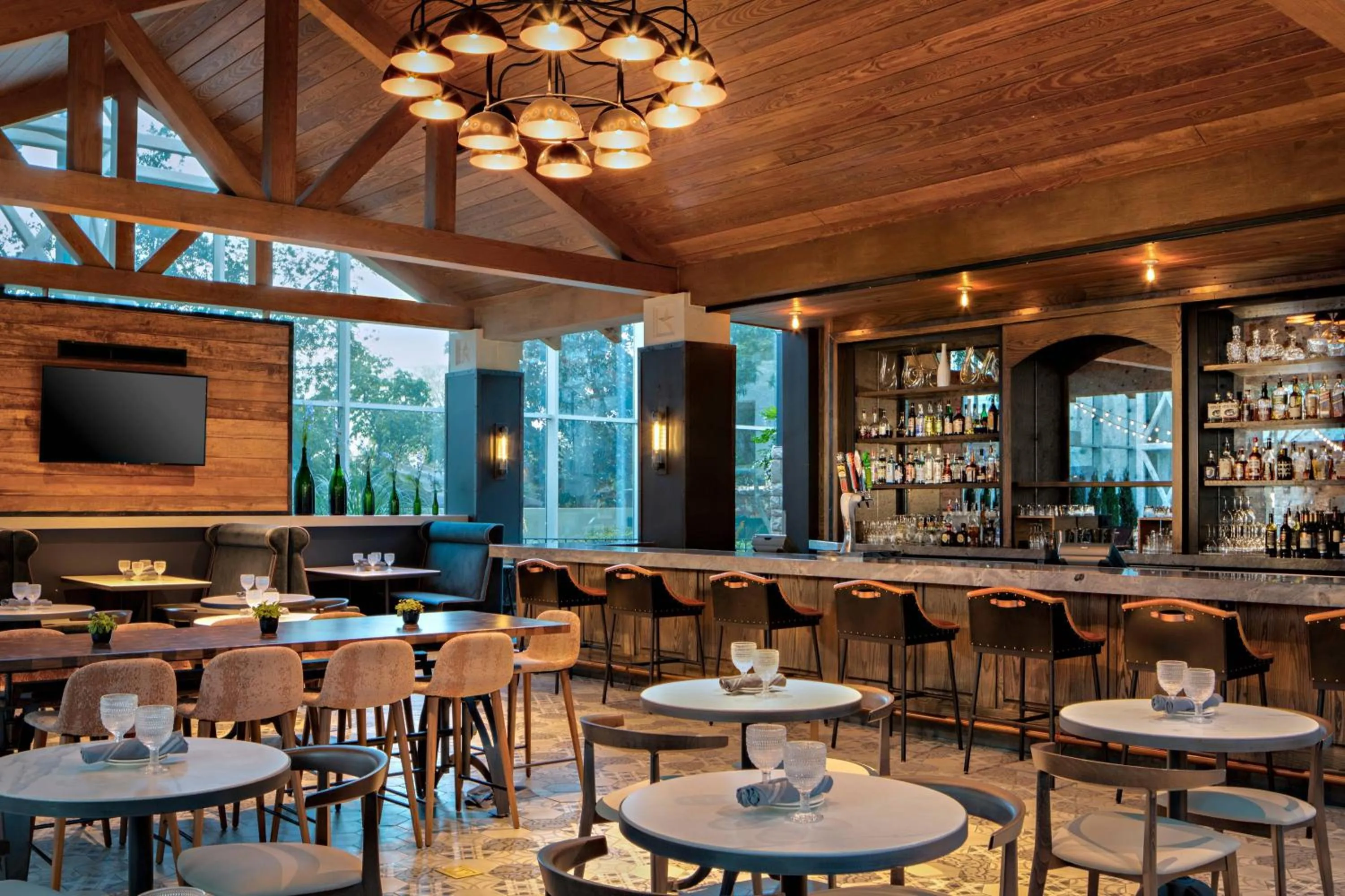 Lounge or bar in Gaylord Texan Resort and Convention Center