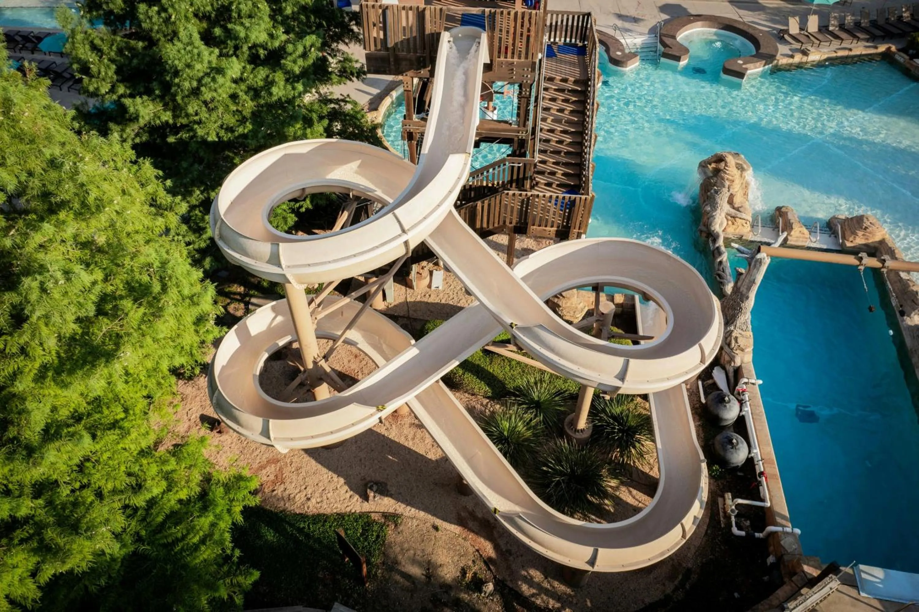 Swimming pool in Gaylord Texan Resort and Convention Center