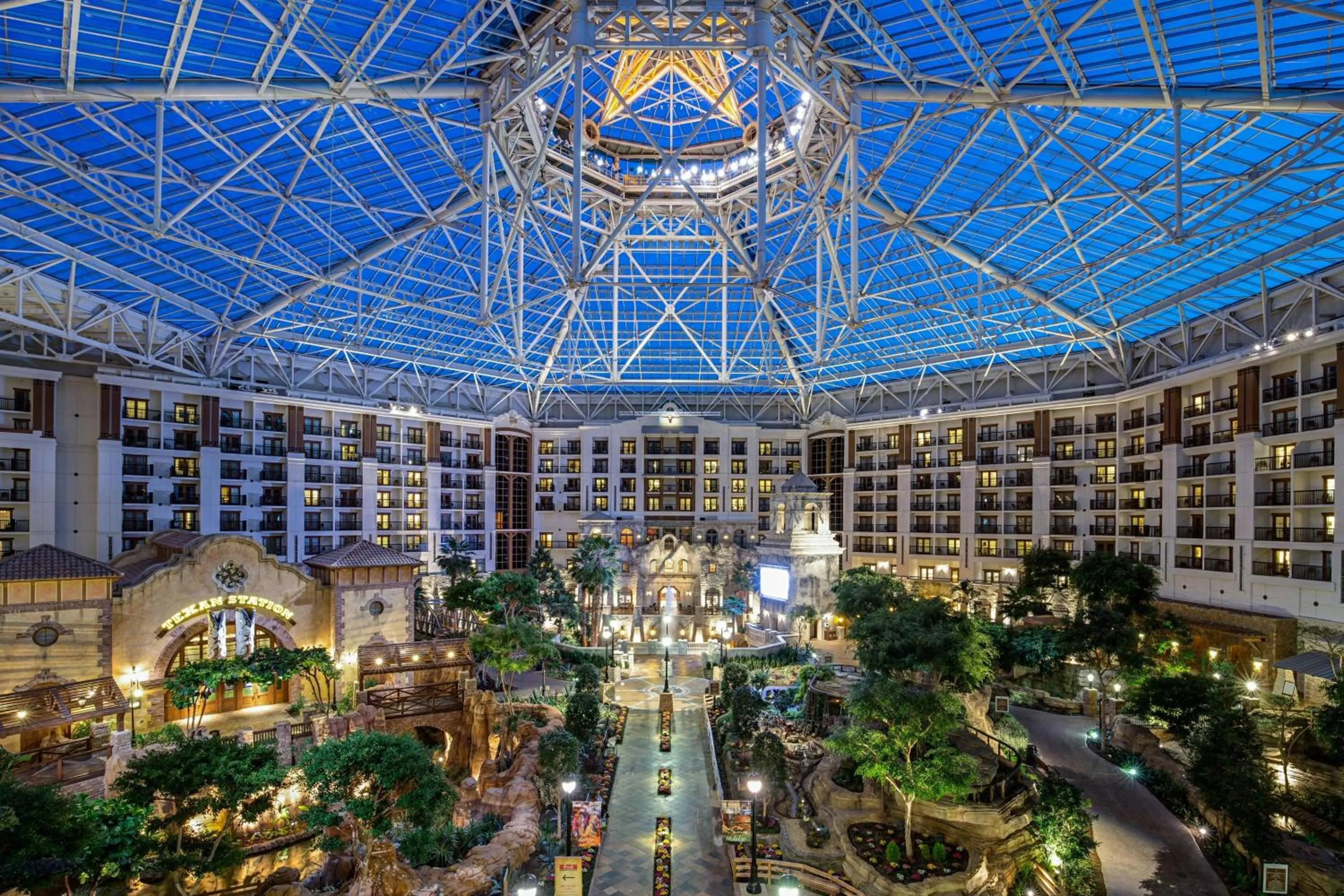 Photo of the whole room in Gaylord Texan Resort and Convention Center
