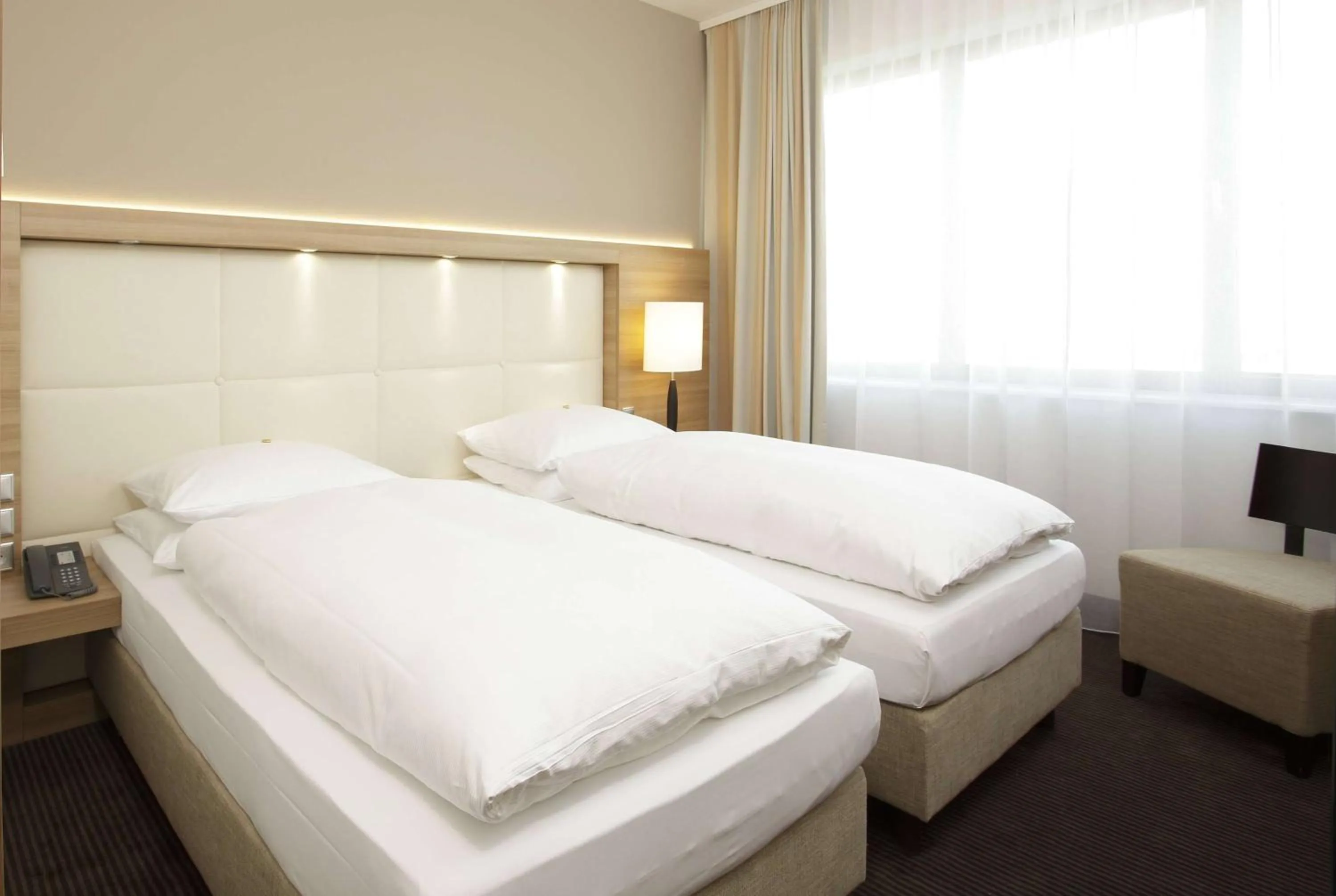 Photo of the whole room, Bed in H4 Hotel Berlin Alexanderplatz