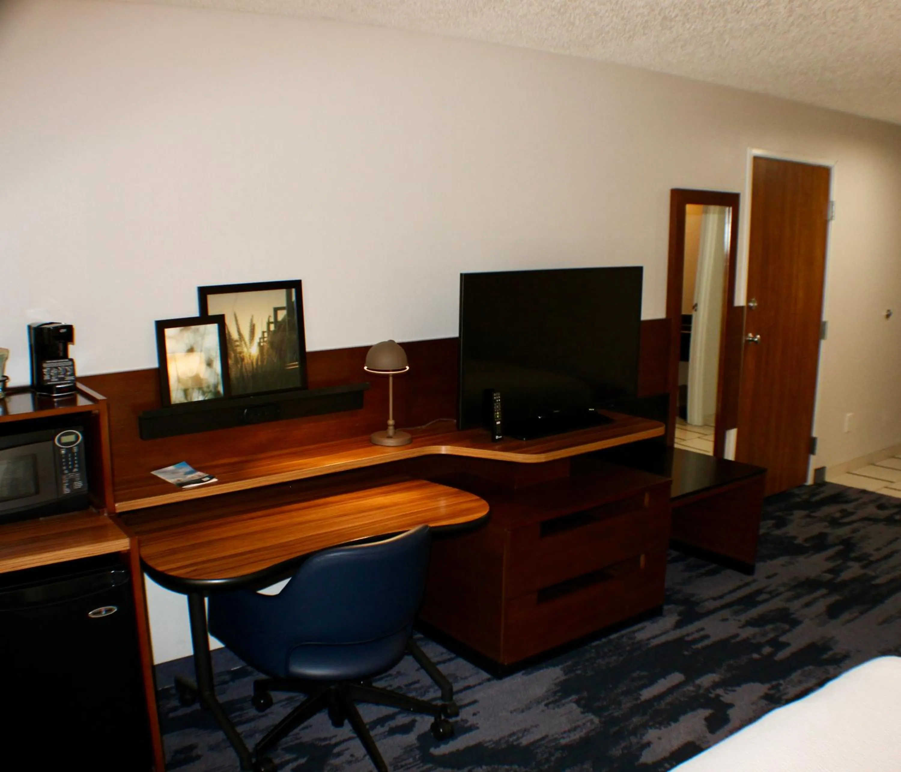 Bedroom in Fairfield Inn Boise Airport