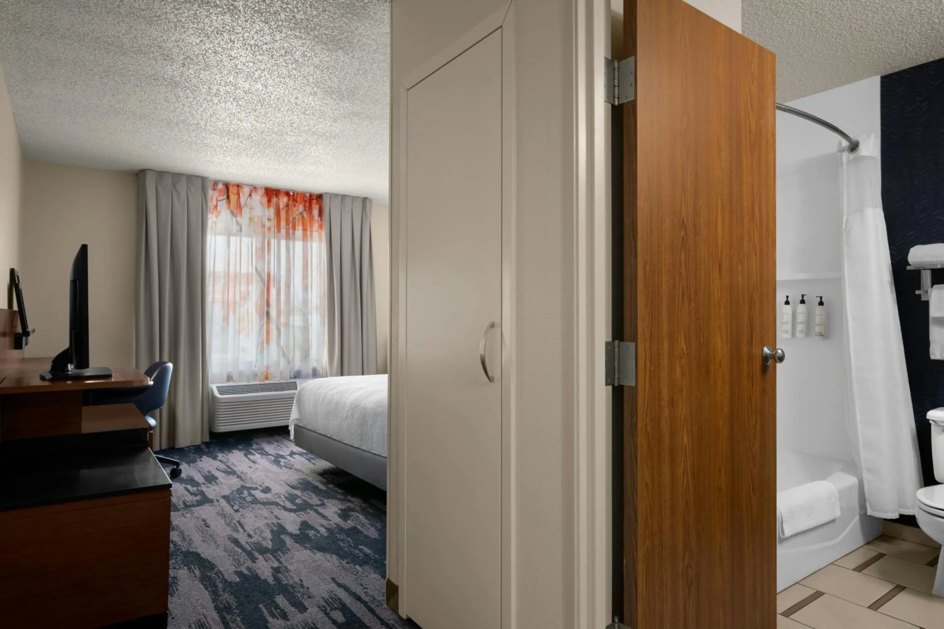 Photo of the whole room, Bed in Fairfield Inn Boise Airport