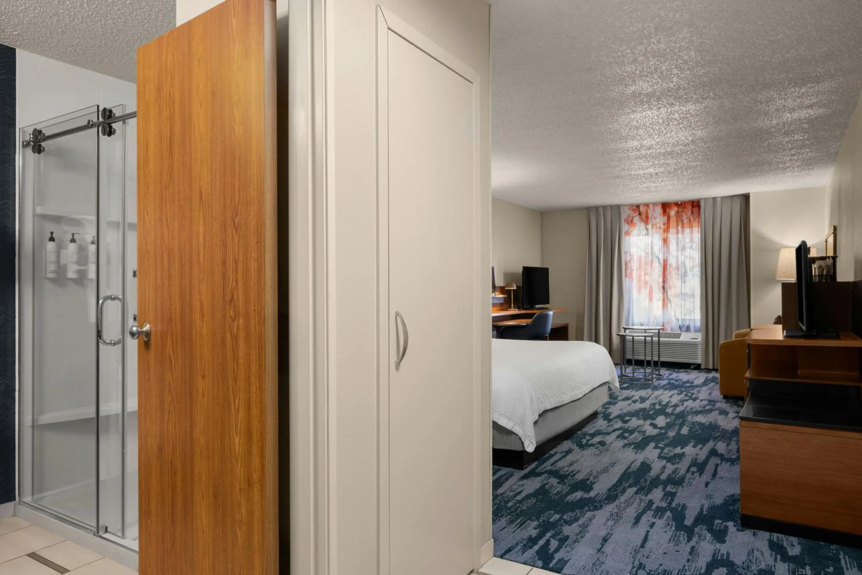 Photo of the whole room, Bed in Fairfield Inn Boise Airport