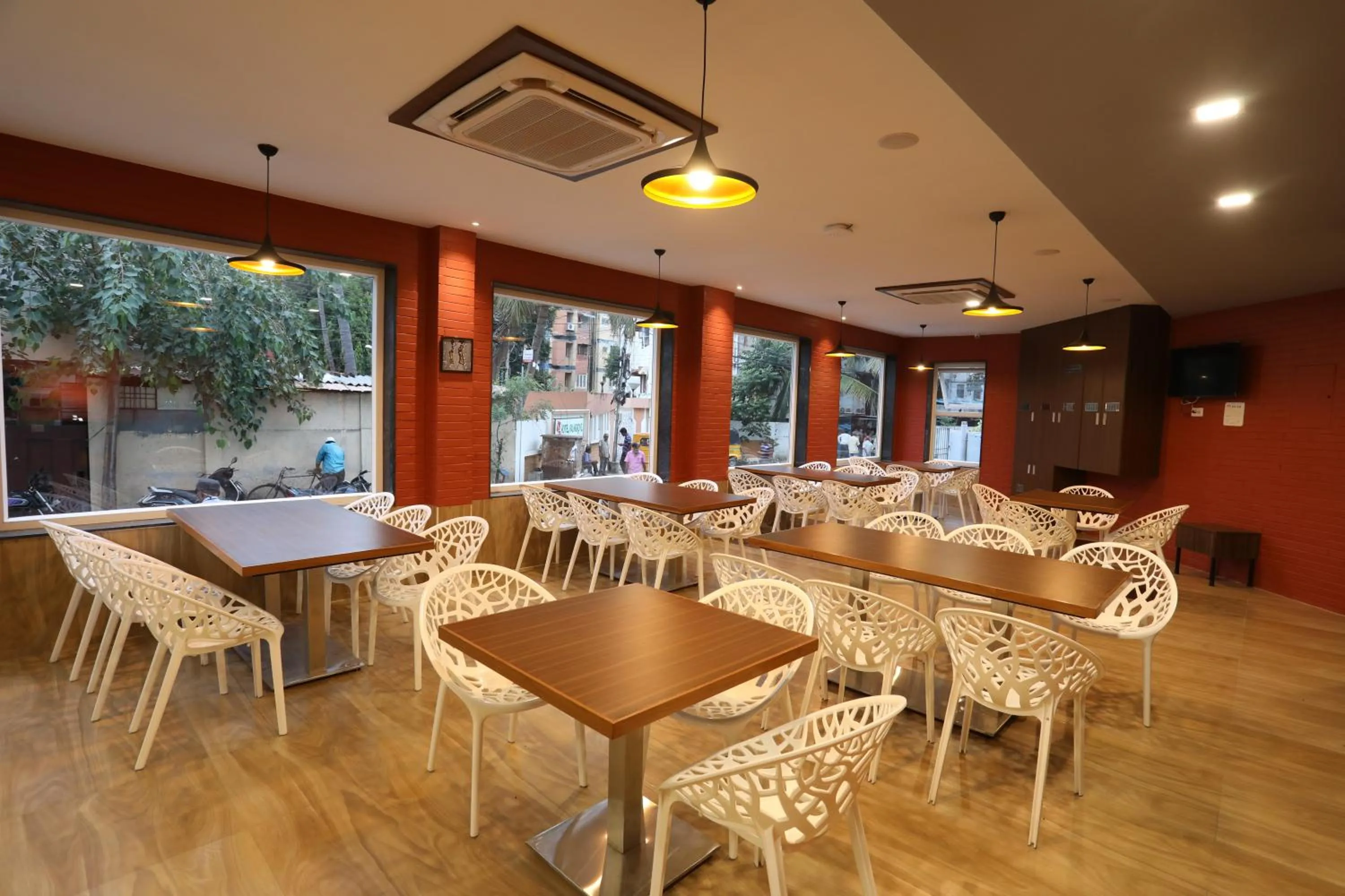 Restaurant/places to eat in Season 4 Residences - Nungambakkam Near US consulate, Apollo Hospital, Shankar Nethralaya