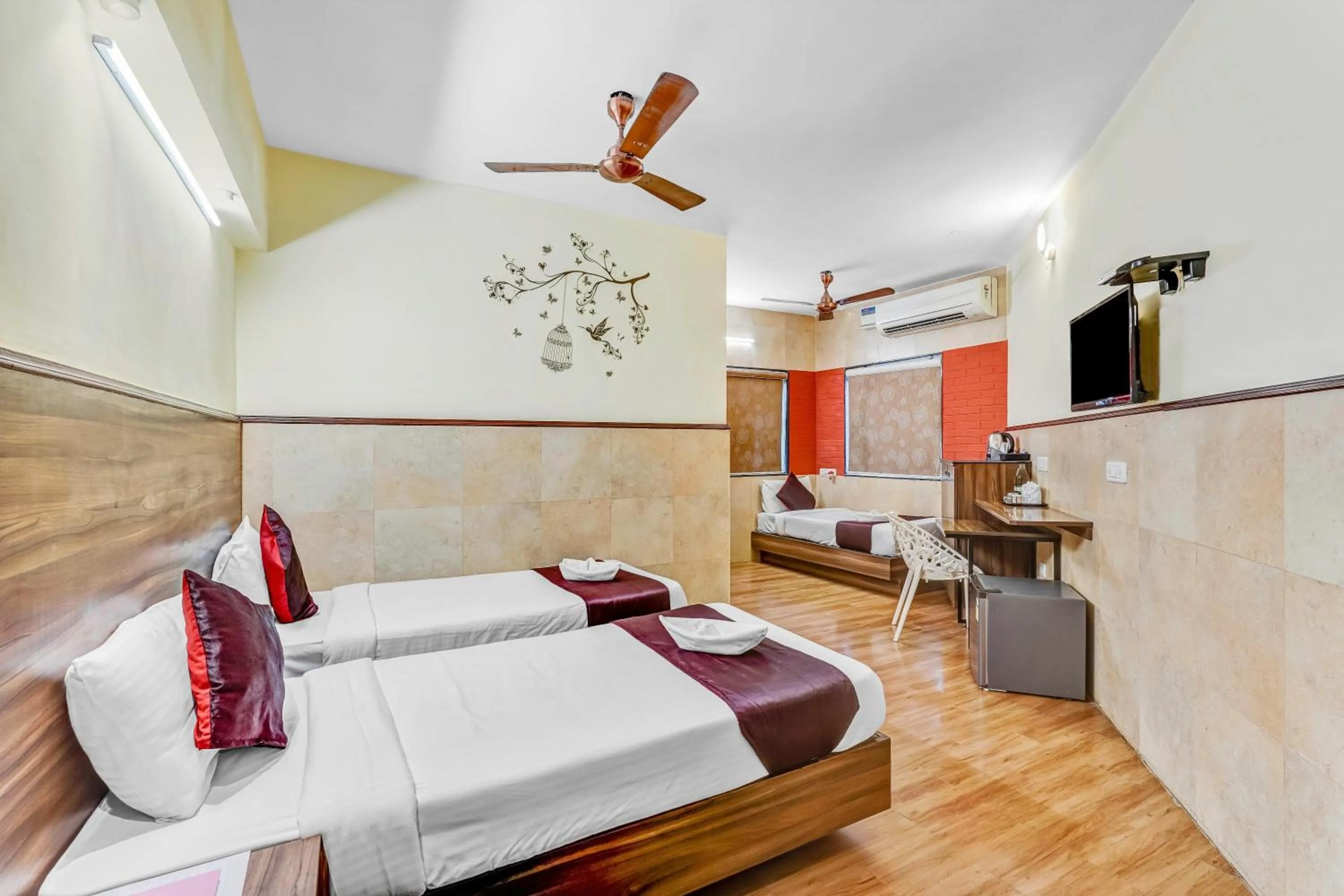 Restaurant/places to eat, Bed in Season 4 Residences - Nungambakkam Near US consulate, Apollo Hospital, Shankar Nethralaya