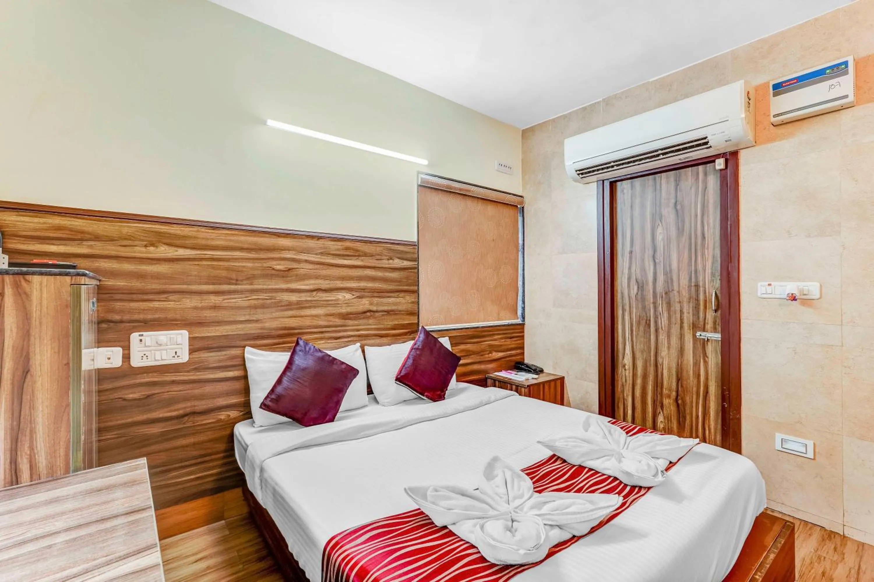Bed in Season 4 Residences - Nungambakkam Near US consulate, Apollo Hospital, Shankar Nethralaya