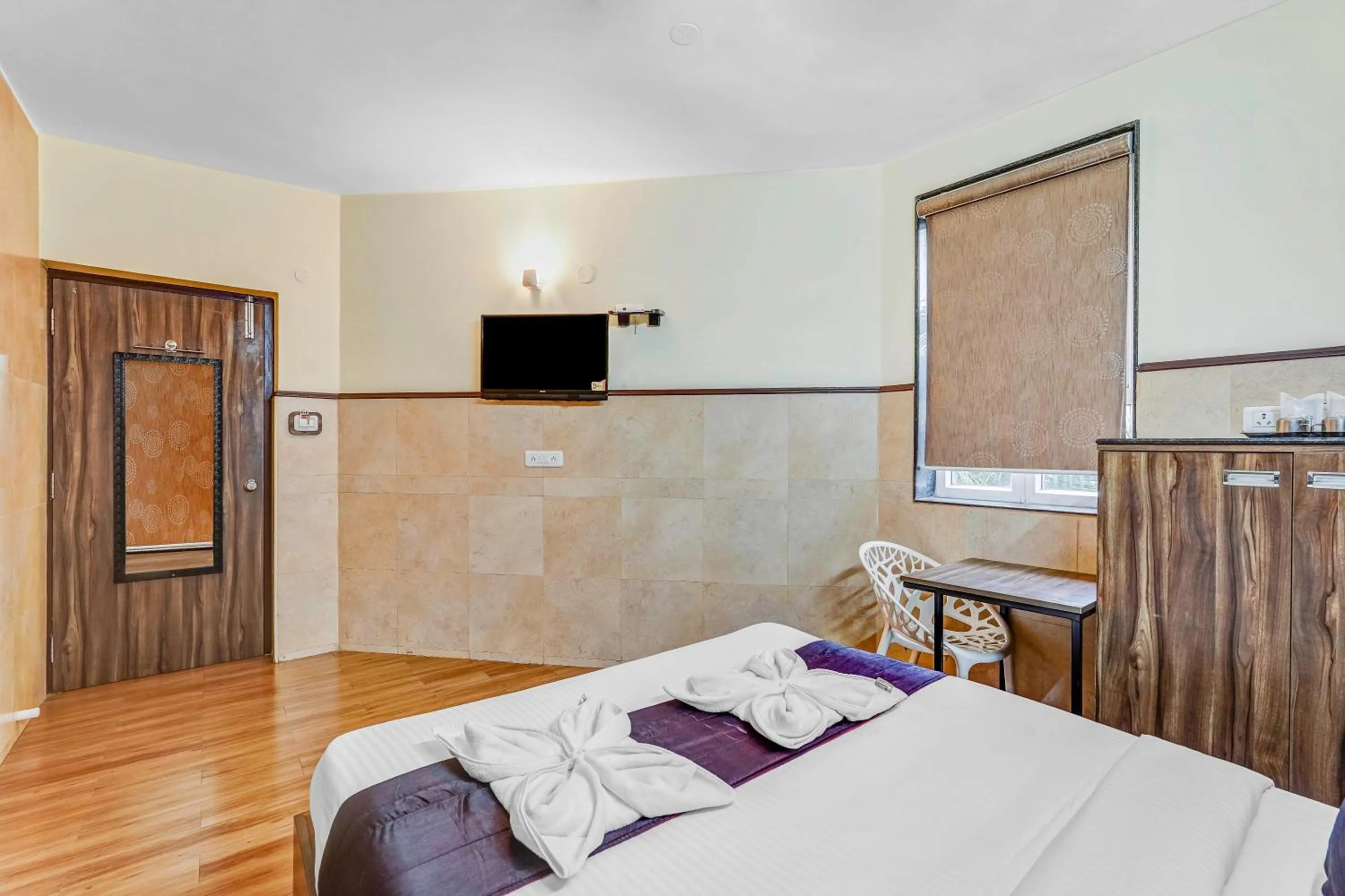 Bed in Season 4 Residences - Nungambakkam Near US consulate, Apollo Hospital, Shankar Nethralaya