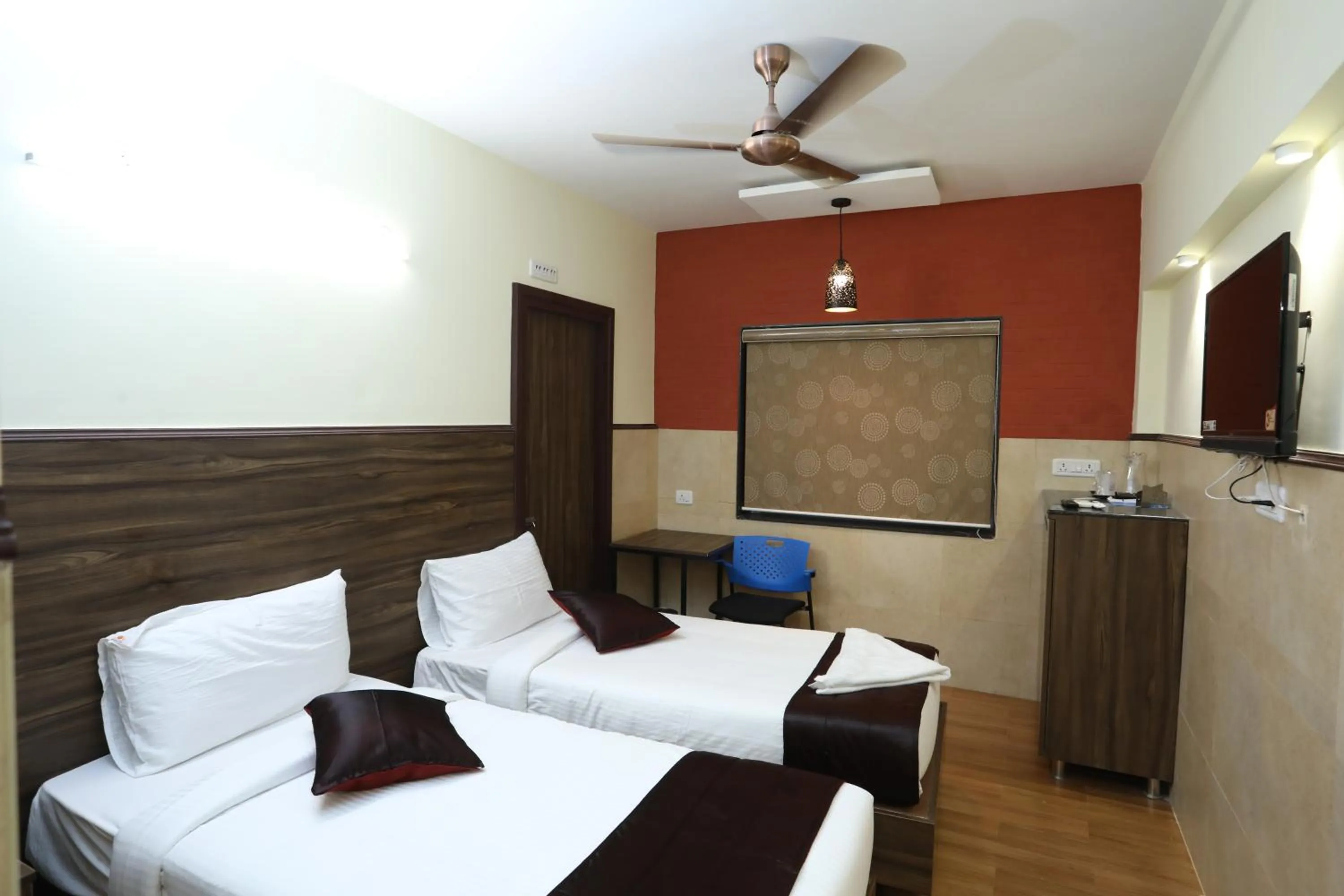 Bed in Season 4 Residences - Nungambakkam Near US consulate, Apollo Hospital, Shankar Nethralaya