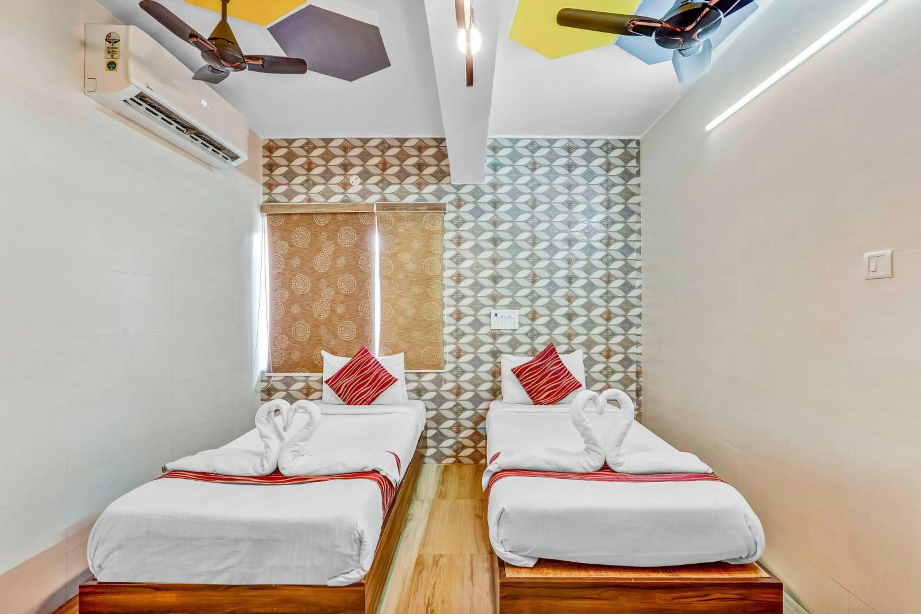 Bedroom, Bed in Season 4 Residences - Nungambakkam Near US consulate, Apollo Hospital, Shankar Nethralaya