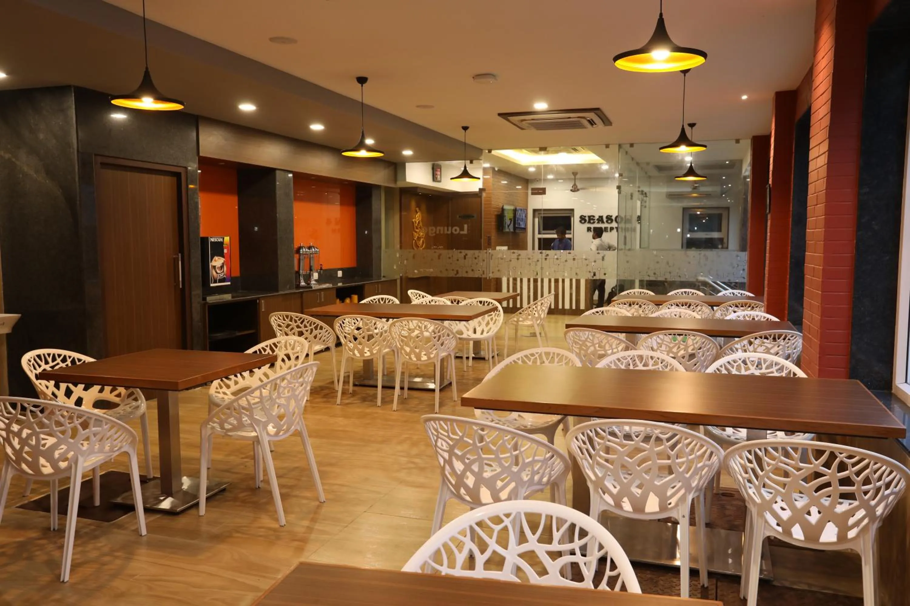 Restaurant/places to eat in Season 4 Residences - Nungambakkam Near US consulate, Apollo Hospital, Shankar Nethralaya