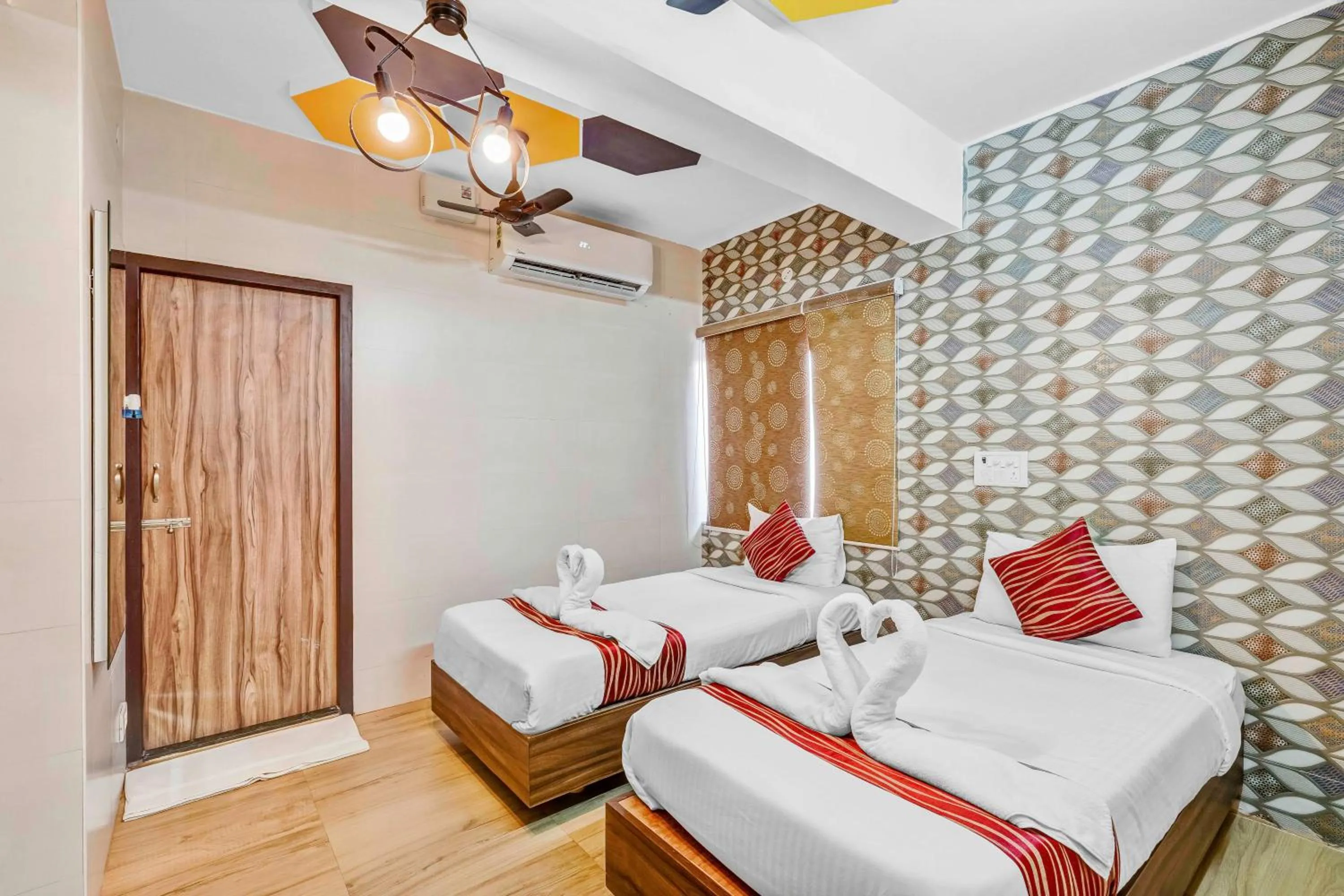 Bedroom, Bed in Season 4 Residences - Nungambakkam Near US consulate, Apollo Hospital, Shankar Nethralaya