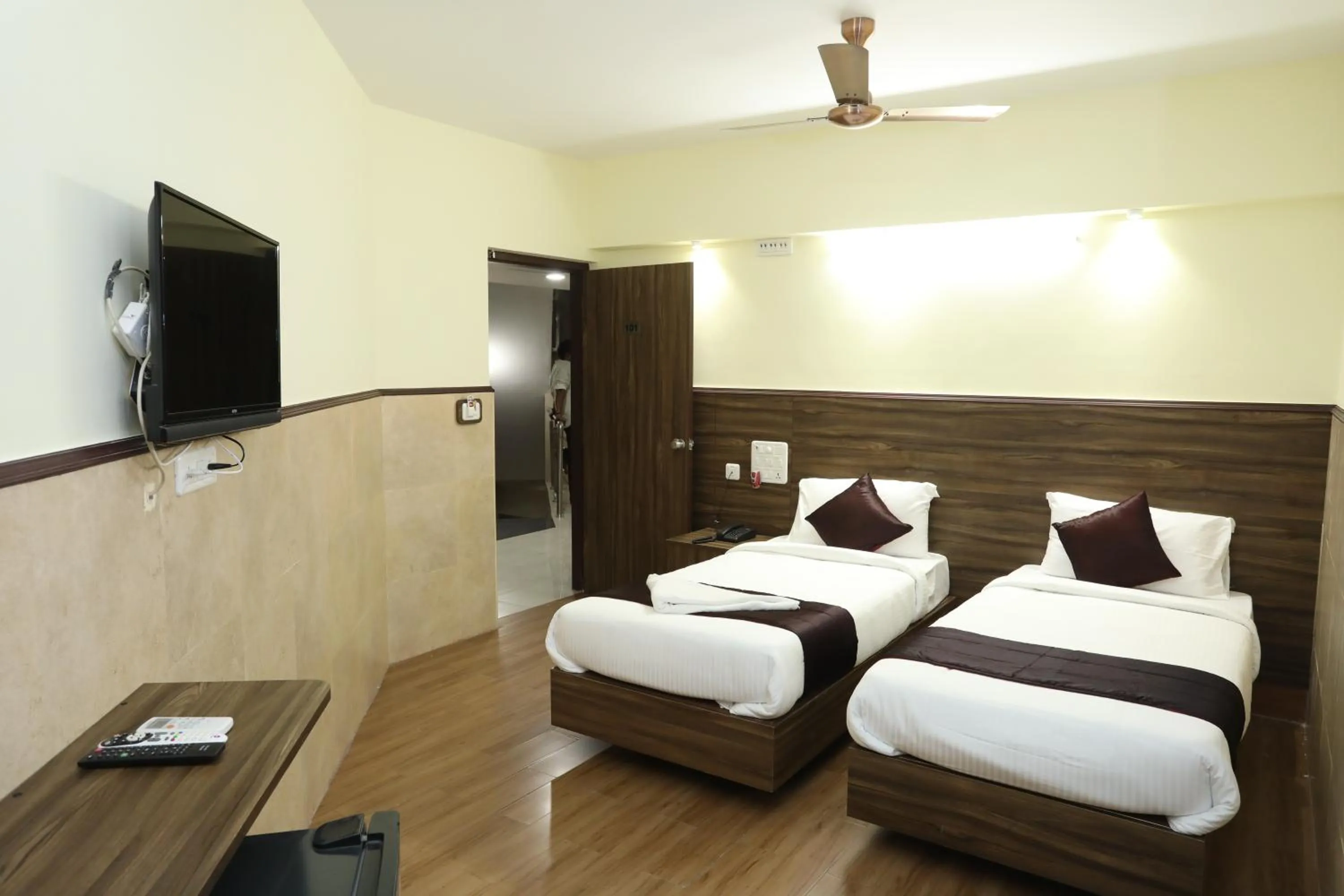 Bed in Season 4 Residences - Nungambakkam Near US consulate, Apollo Hospital, Shankar Nethralaya