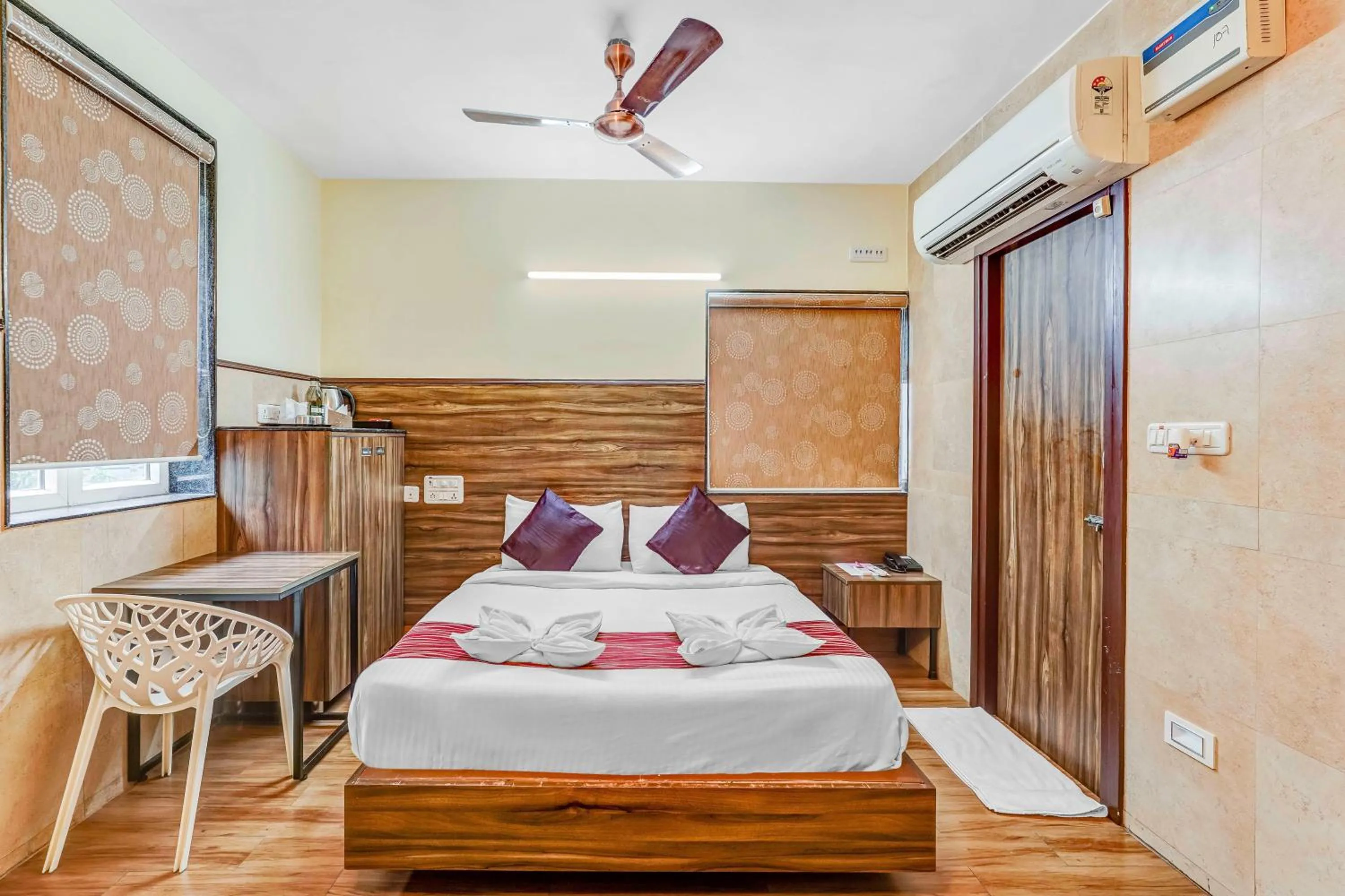 Bed in Season 4 Residences - Nungambakkam Near US consulate, Apollo Hospital, Shankar Nethralaya