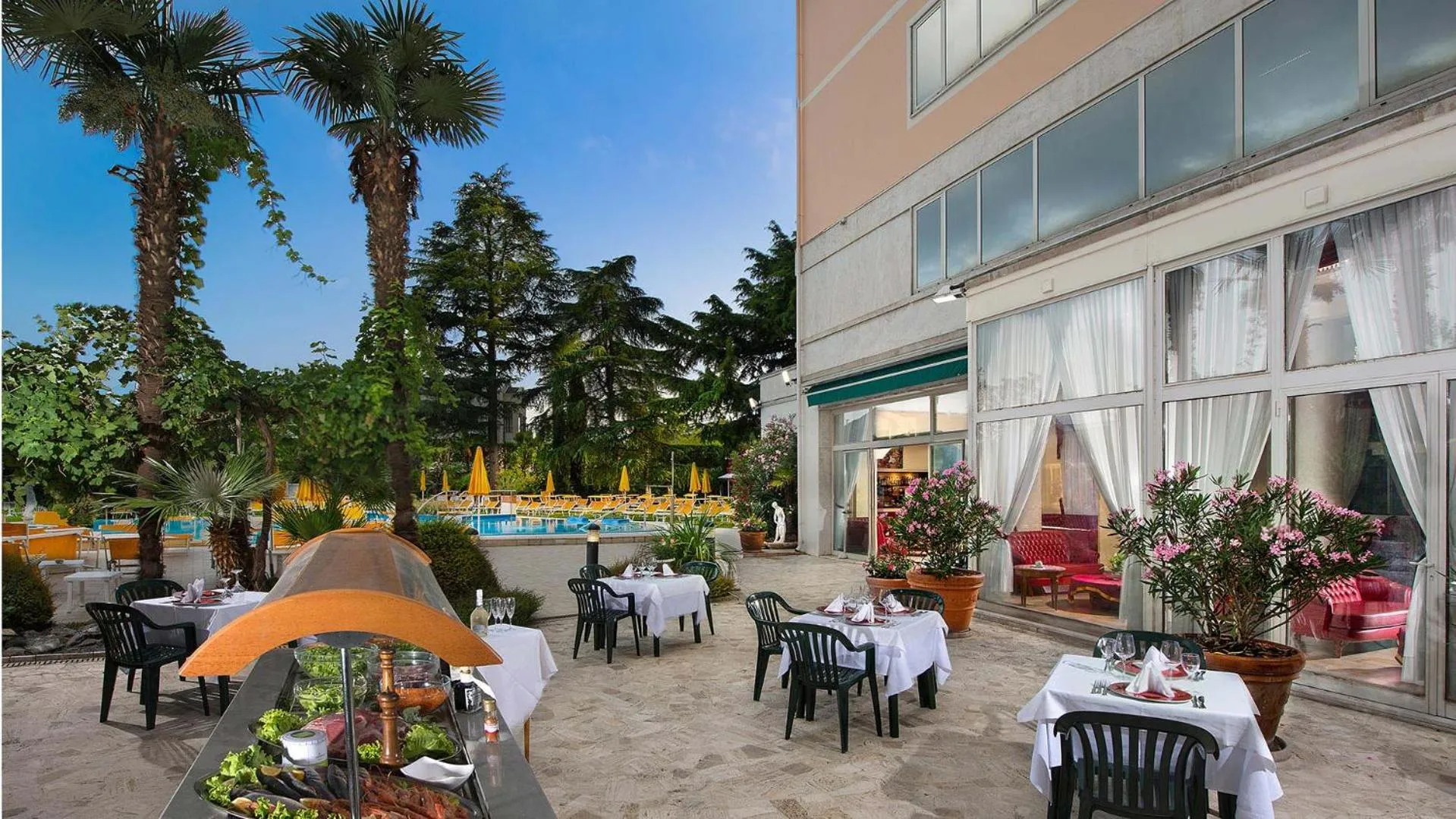 Patio in Hotel Terme Helvetia