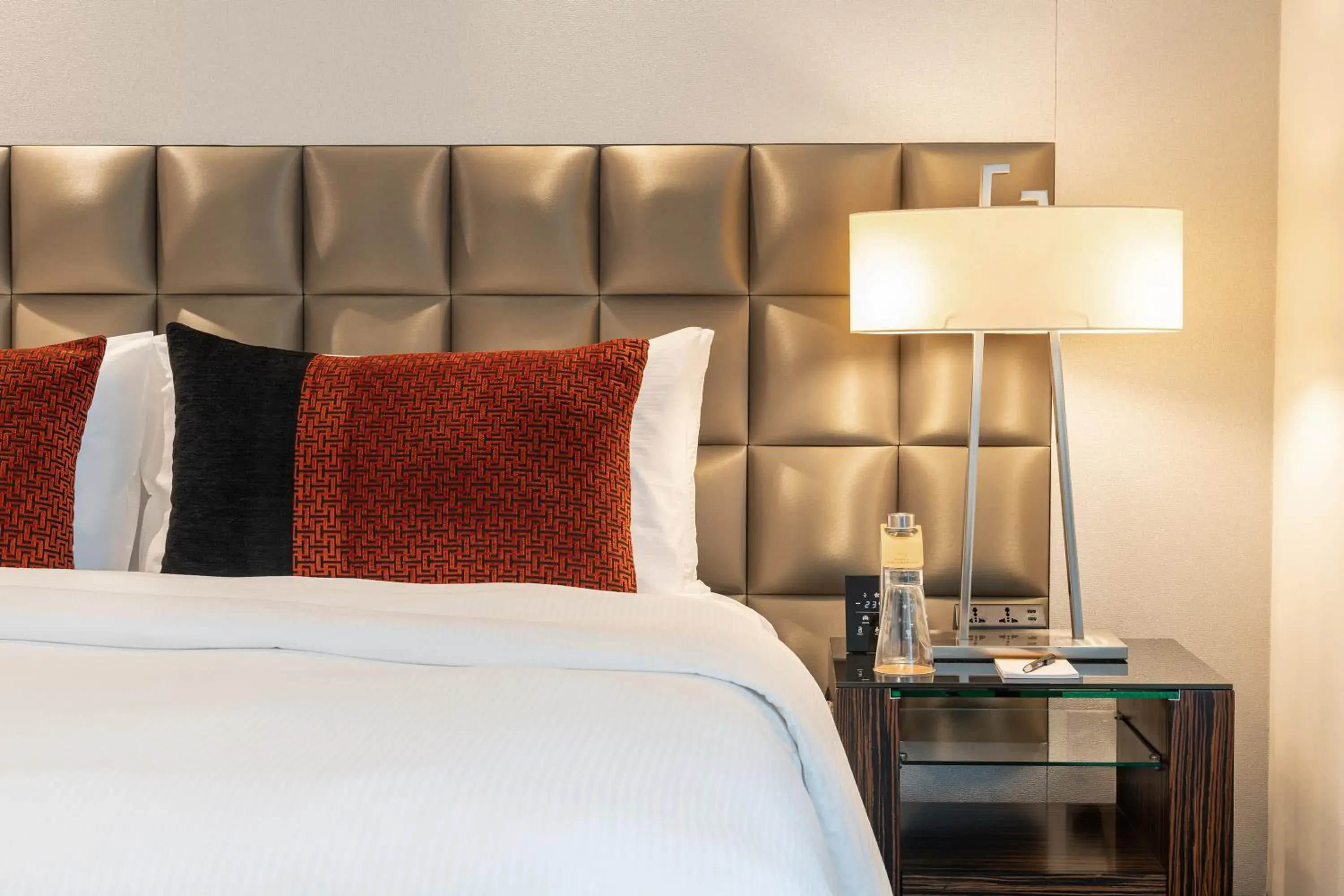 King Suite - Includes daily access to Riva Beach Club with free shuttle service in voco - Bonnington Dubai by IHG King Suite - Includes daily access to Riva Beach Club with free shuttle service in voco - Bonnington Dubai by IHG