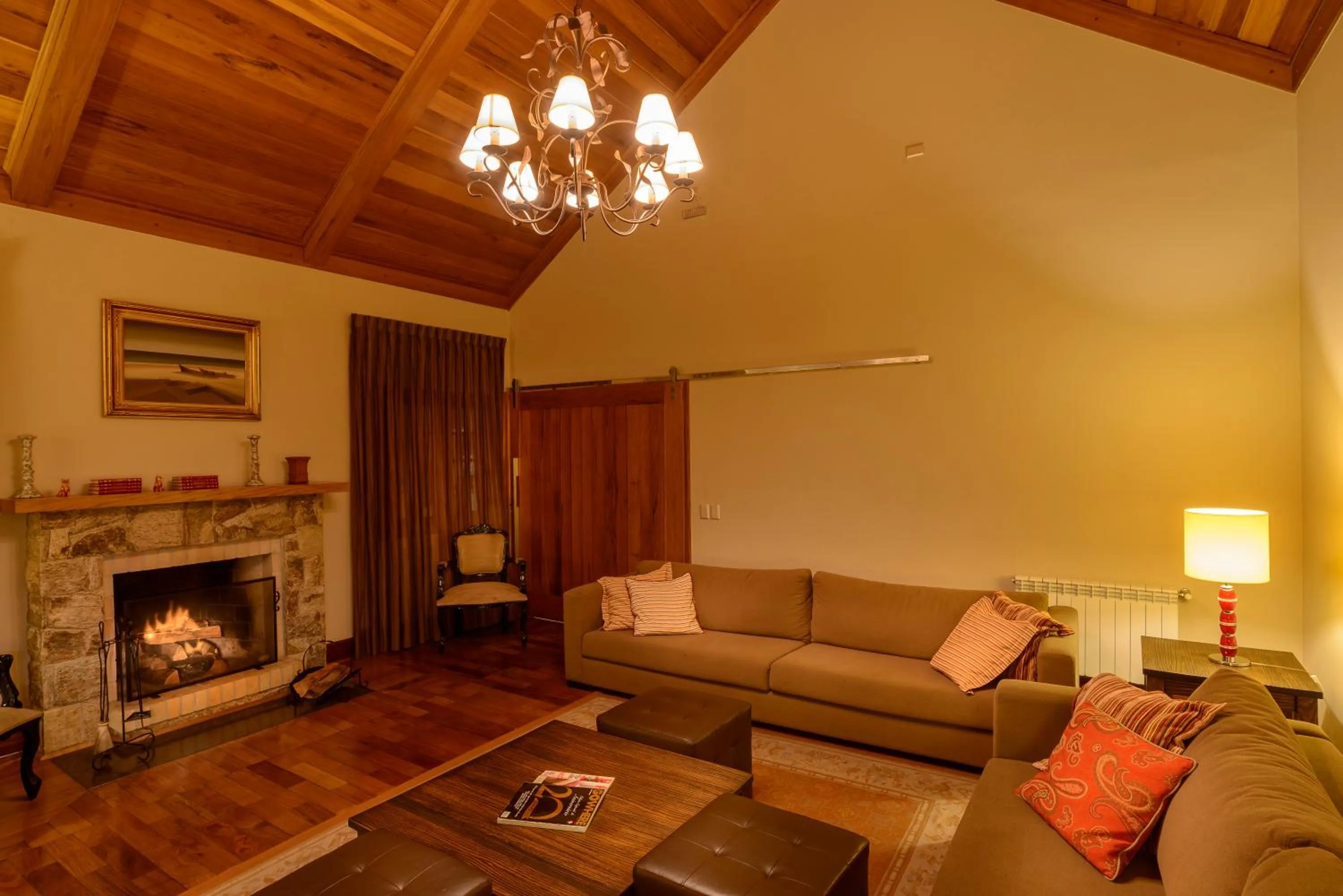 Communal lounge/ TV room in Hotel Le Renard - Campos do Jordao